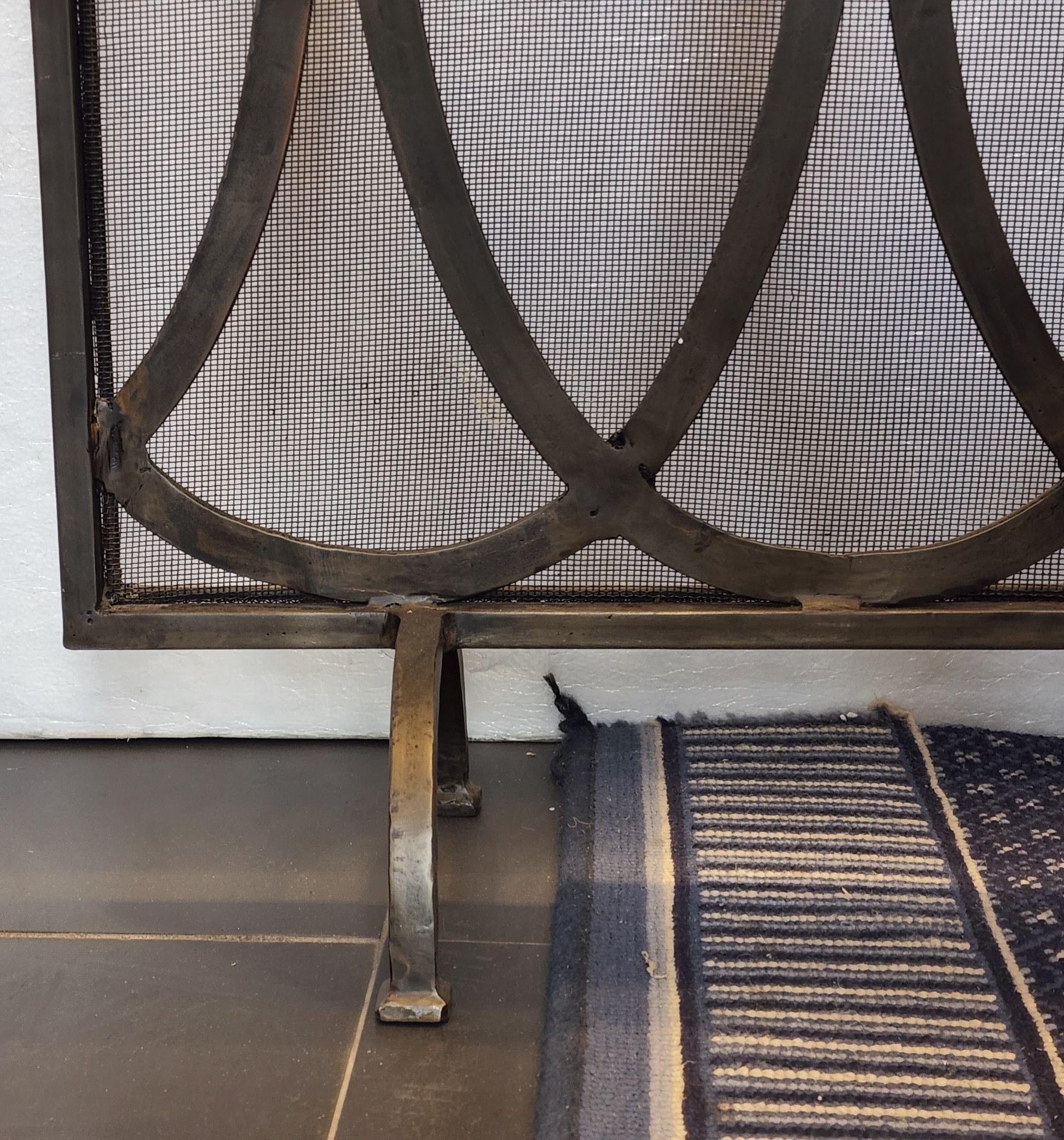 Custom Iron Pattern Fire Screen In Excellent Condition For Sale In Dallas, TX