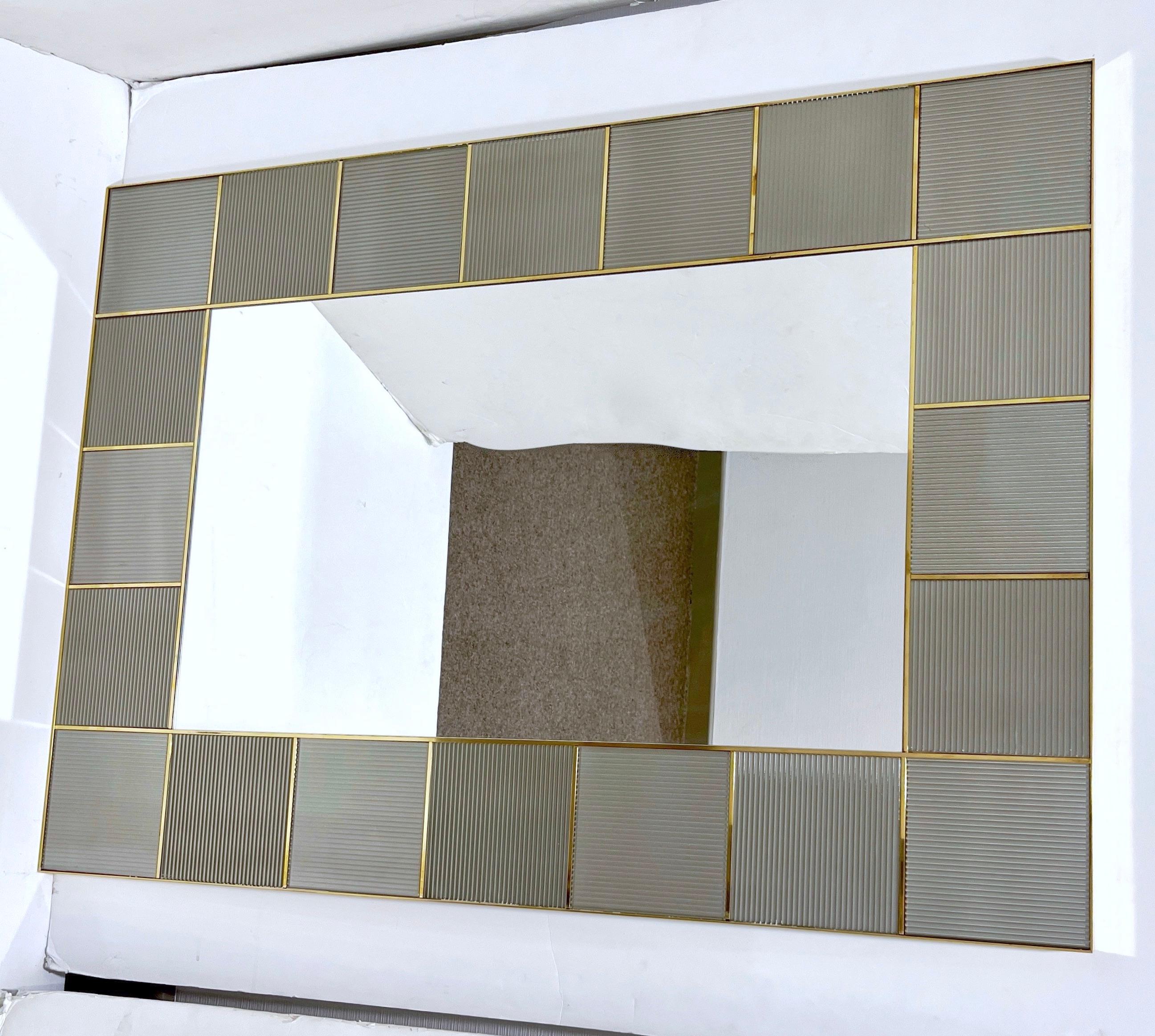 Benutzerdefinierte Italienisch Art Deco Silber Grau Murano Glas Geometrische Kachel Messing Spiegel (Organische Moderne) im Angebot
