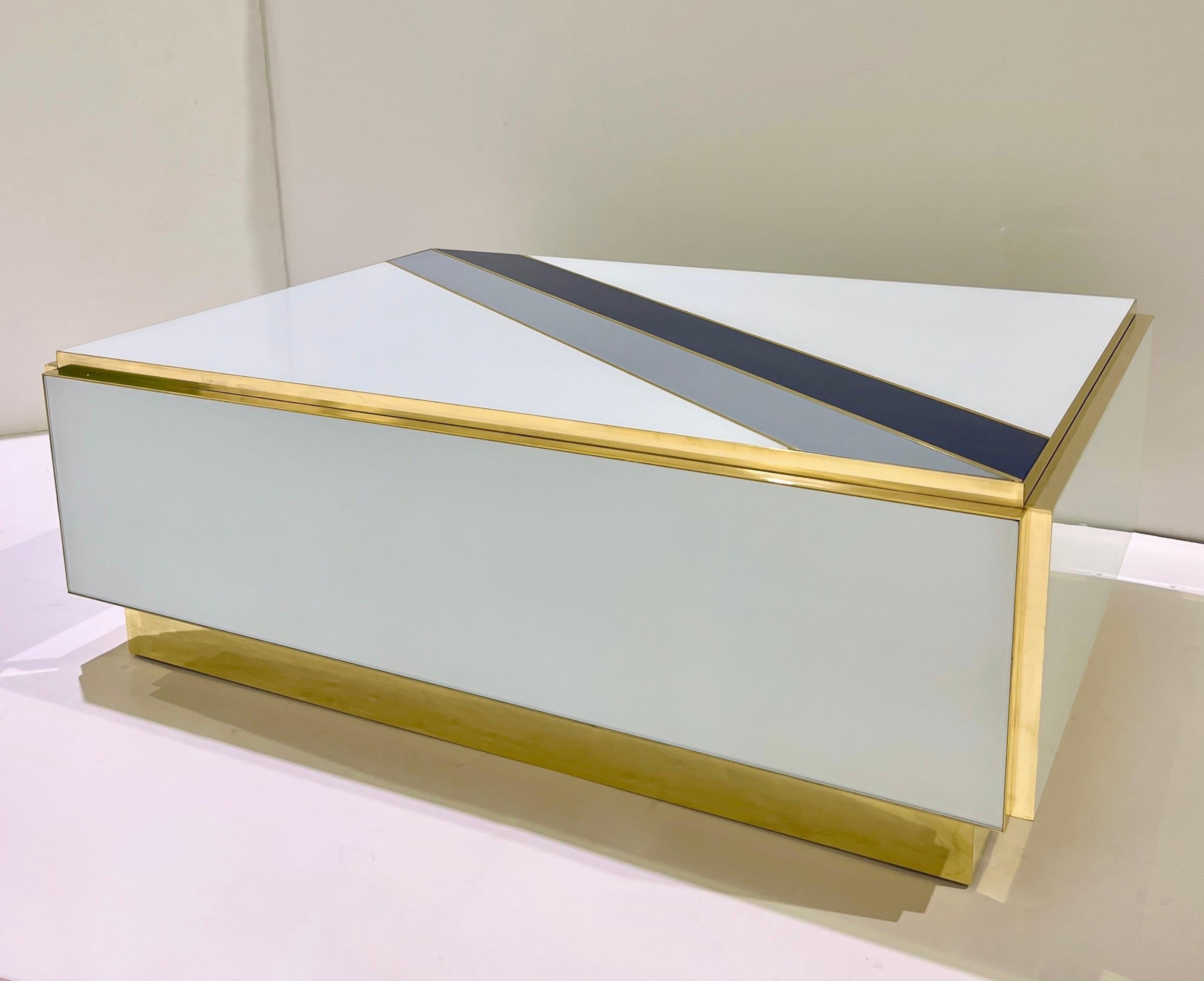 Organique Table basse à 2 tiroirs en verre blanc strié Blue Design italien sur mesure en vente