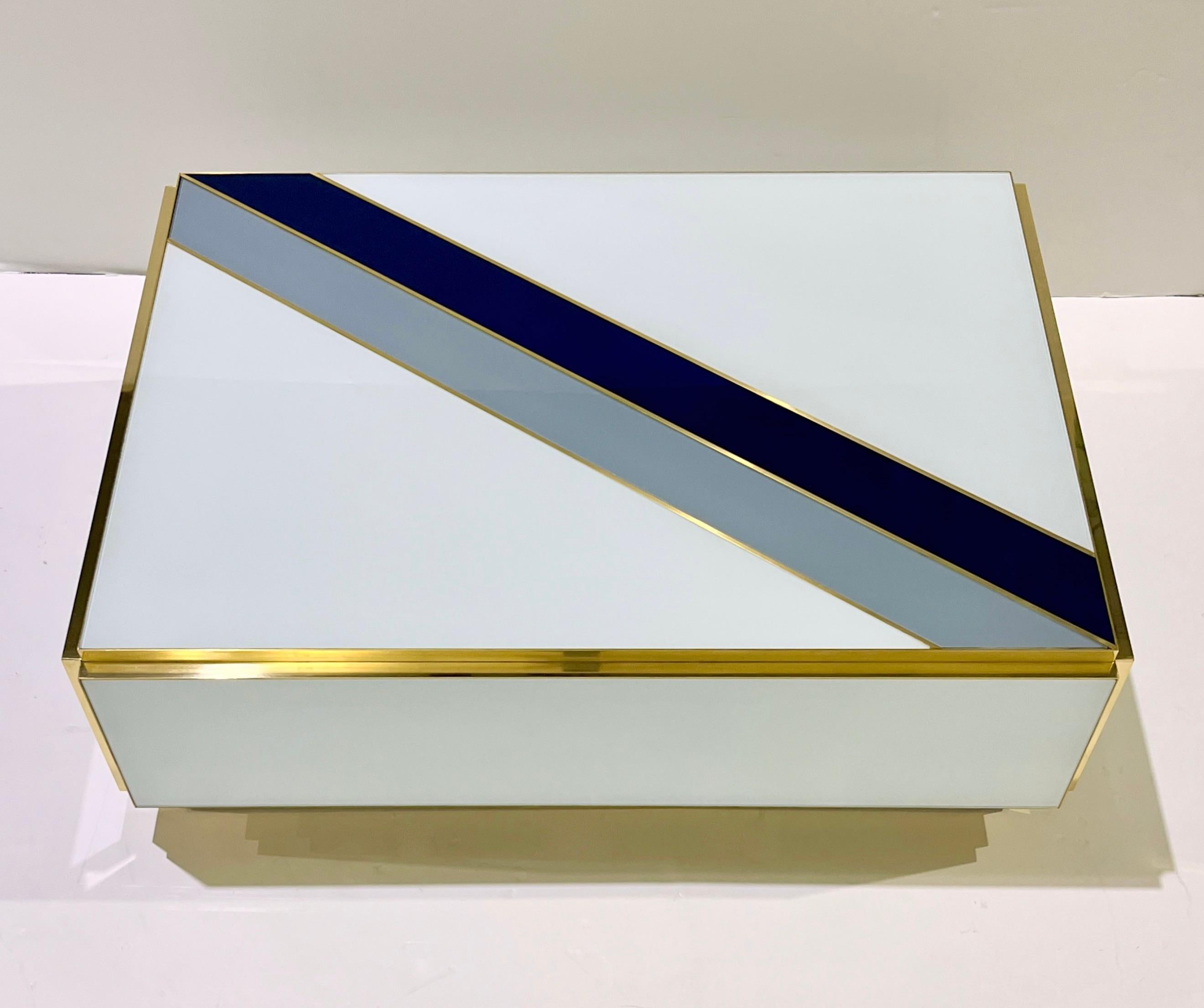 XXIe siècle et contemporain Table basse à 2 tiroirs en verre blanc strié Blue Design italien sur mesure en vente