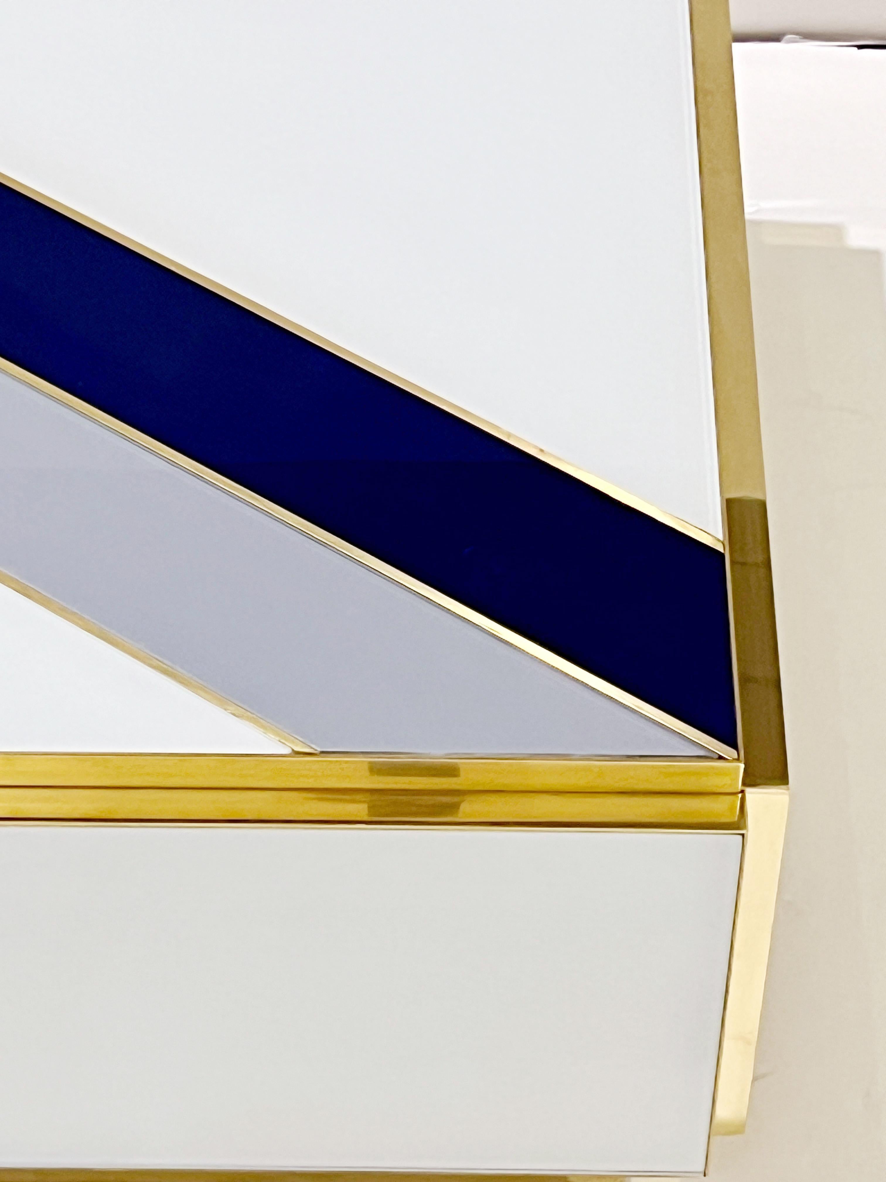 Laiton Table basse à 2 tiroirs en verre blanc strié Blue Design italien sur mesure en vente