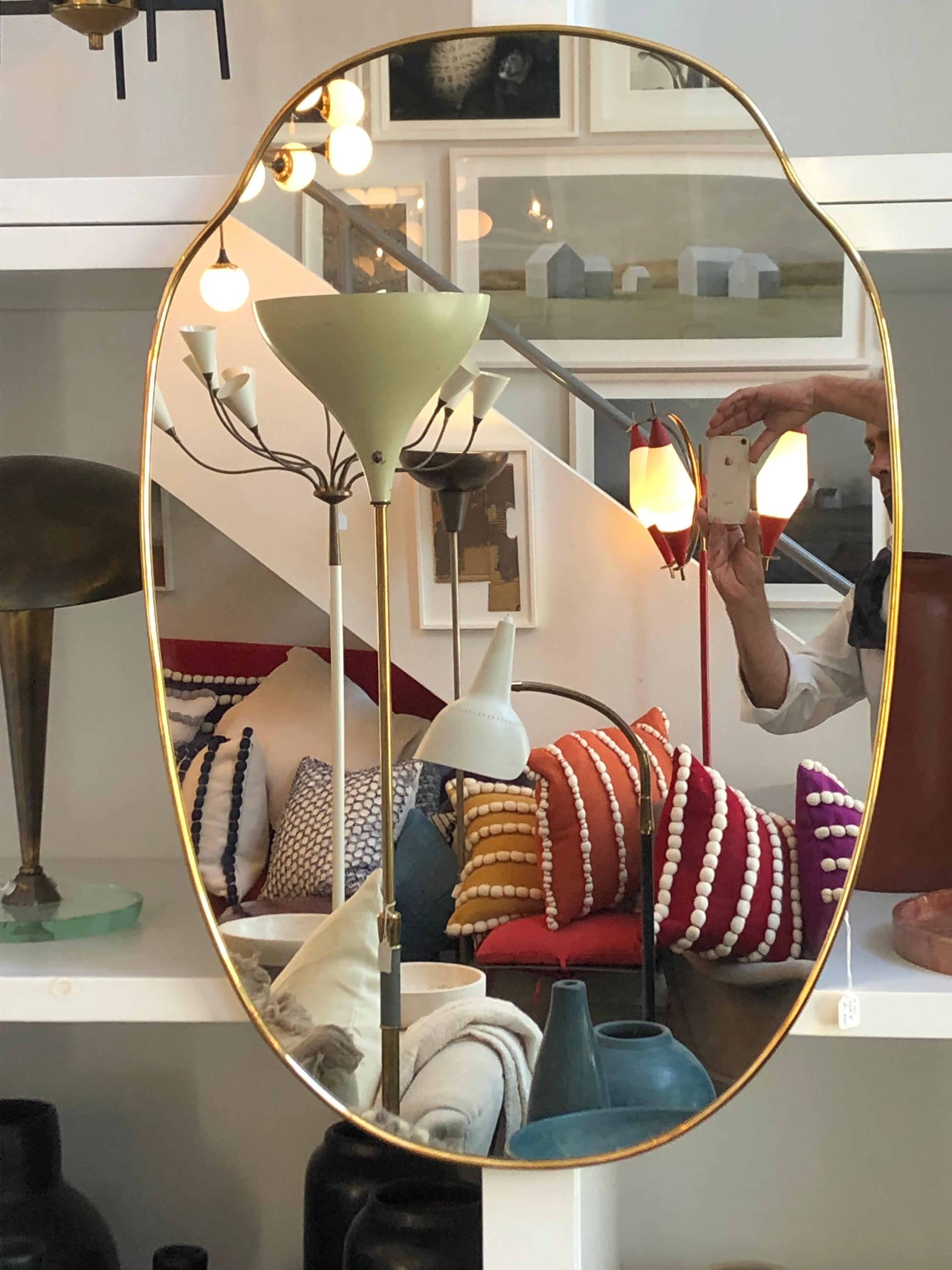 Italian brass mirror by Le Lampade.
1950s Italian Gio Ponti style.
This mirror can be custom made and several finishes are available.