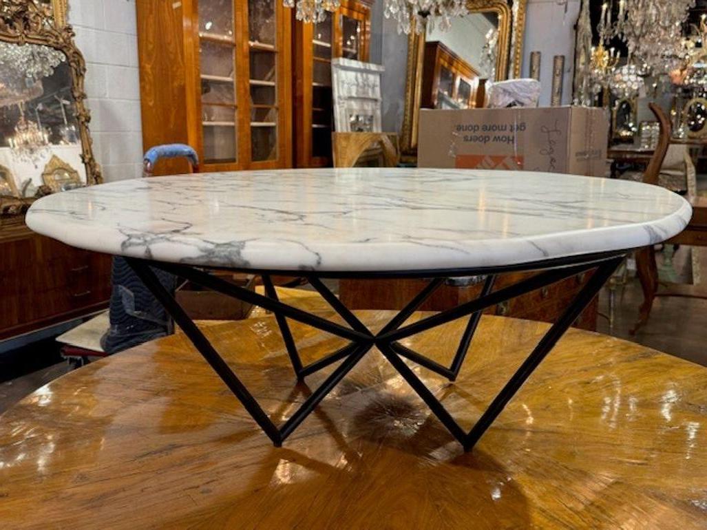 Custom Italian Coffee Table with Marble Top and Steel Base Siglo XXI y contemporáneo en venta