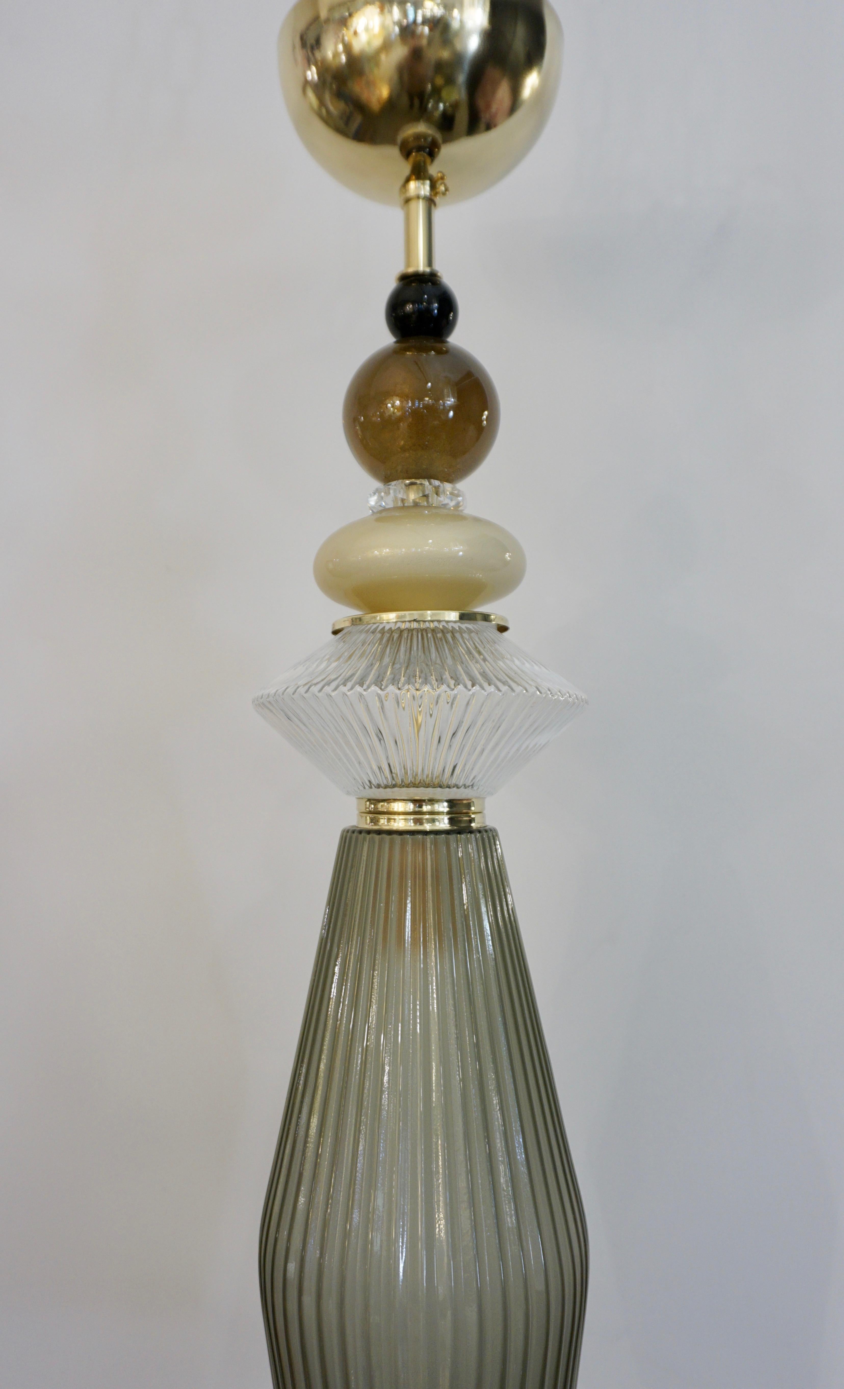 Paire de lampes suspendues en cristal italien doré et en verre de Murano gris et vert, fabriquées sur mesure en vente 2