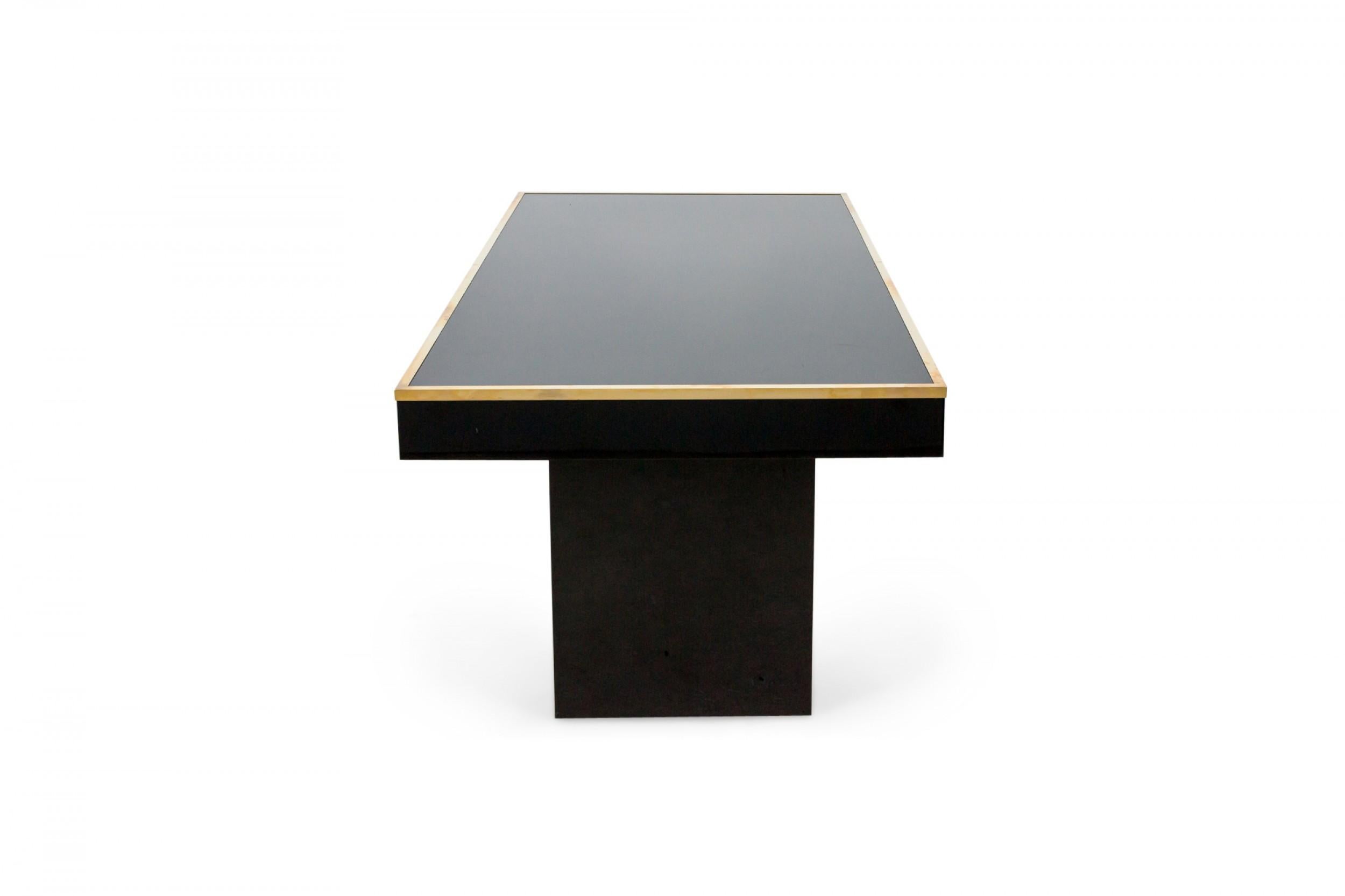 Mid-Century moderno Scrivania italiana personalizzata in stile metà secolo laccata di nero nello stile di Aldo Tura in vendita