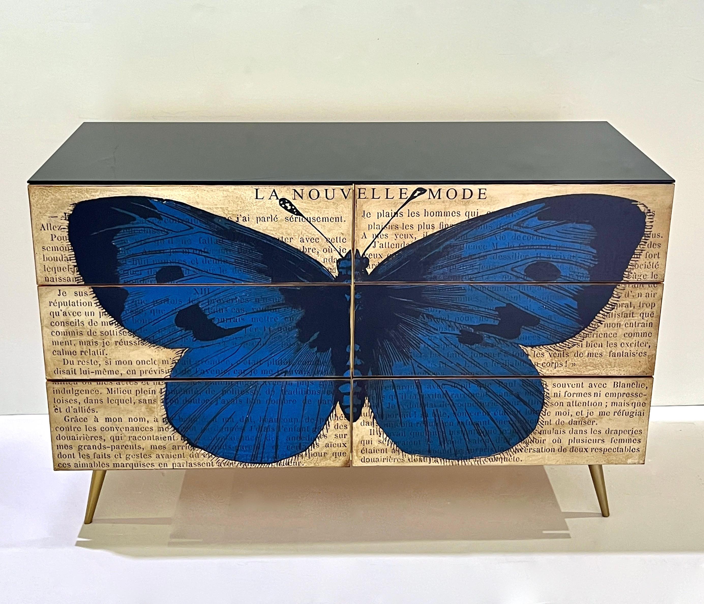 Un divertido baúl lacado Conceptual Pop Art personalizado, fabricado totalmente a mano en Italia y completamente a medida en tamaños, acabados, colores y funciones, que forma parte de una colección a medida creada como lienzo para la expresión