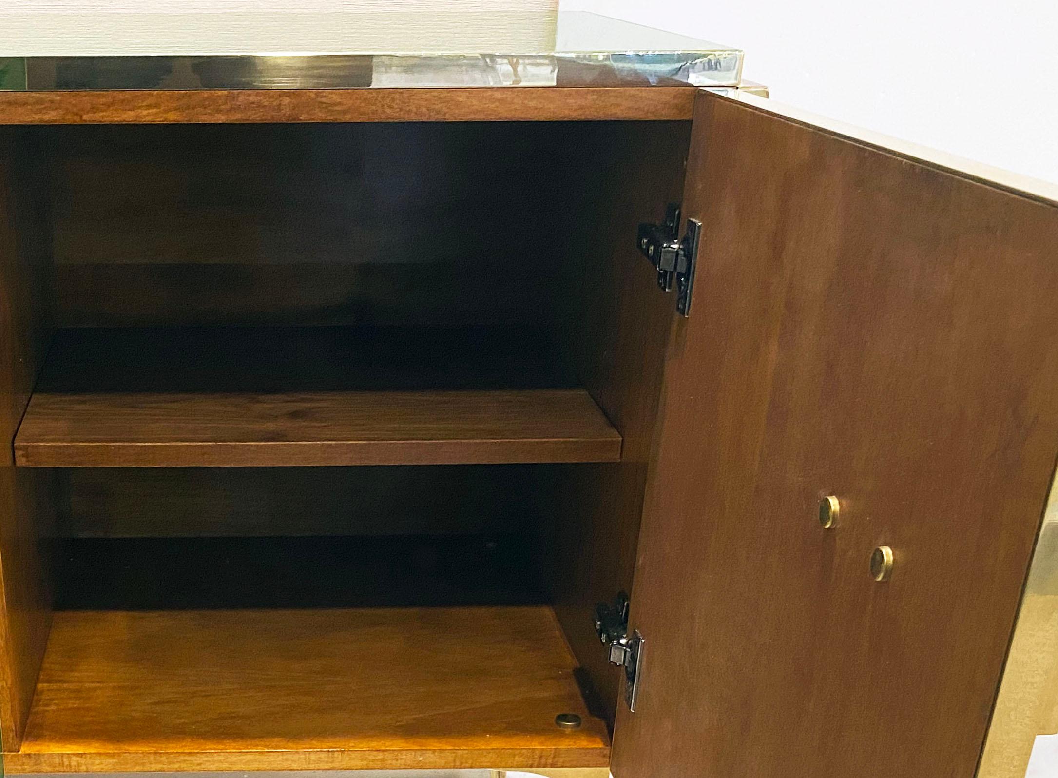 Individuelles italienisches Weiß Schwarz Blau Gelb Geometrisches Postmodernes Kabinett/Sideboard (Italienisch) im Angebot