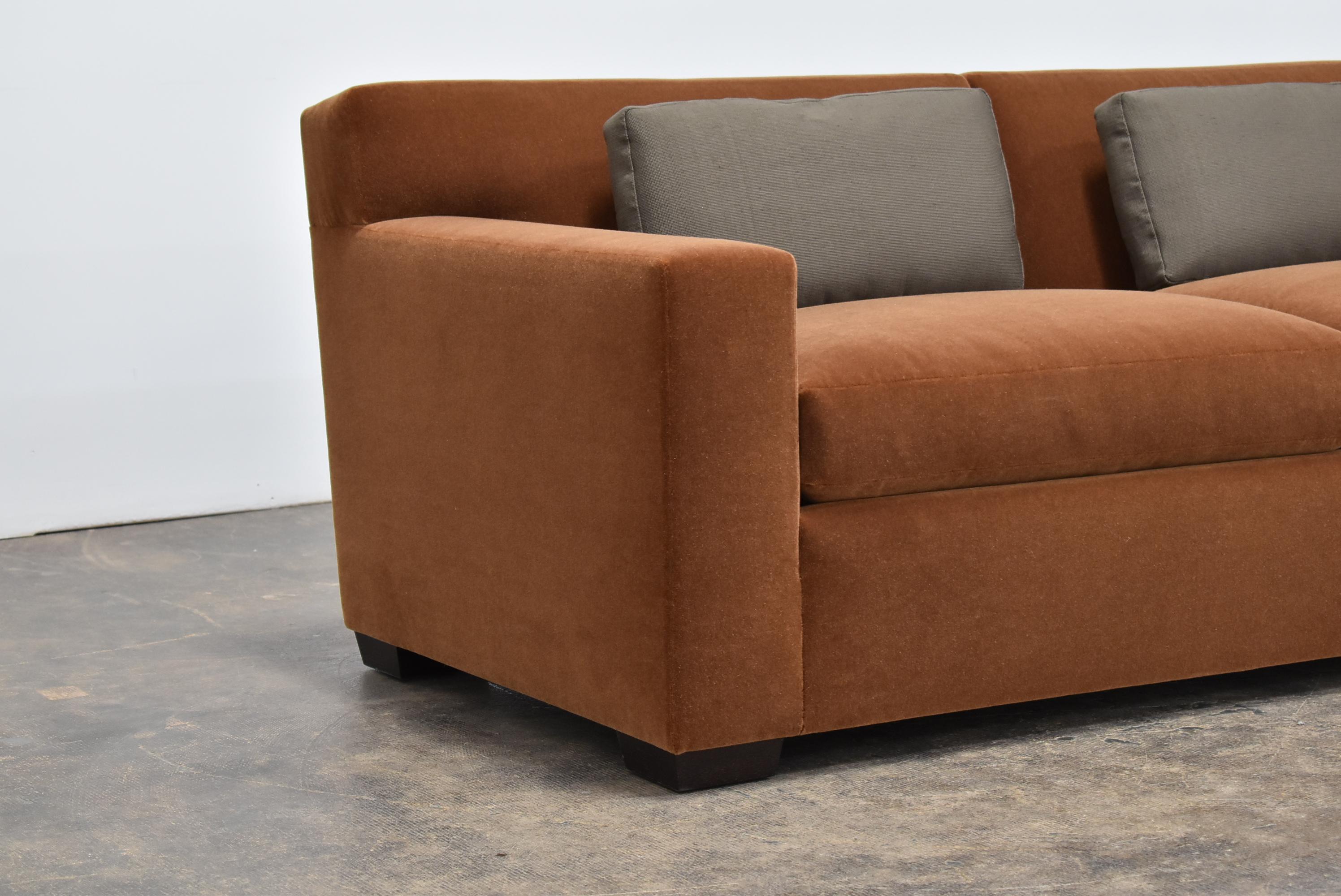 Kundenspezifisches JMF-Sofa (Handgefertigt) im Angebot