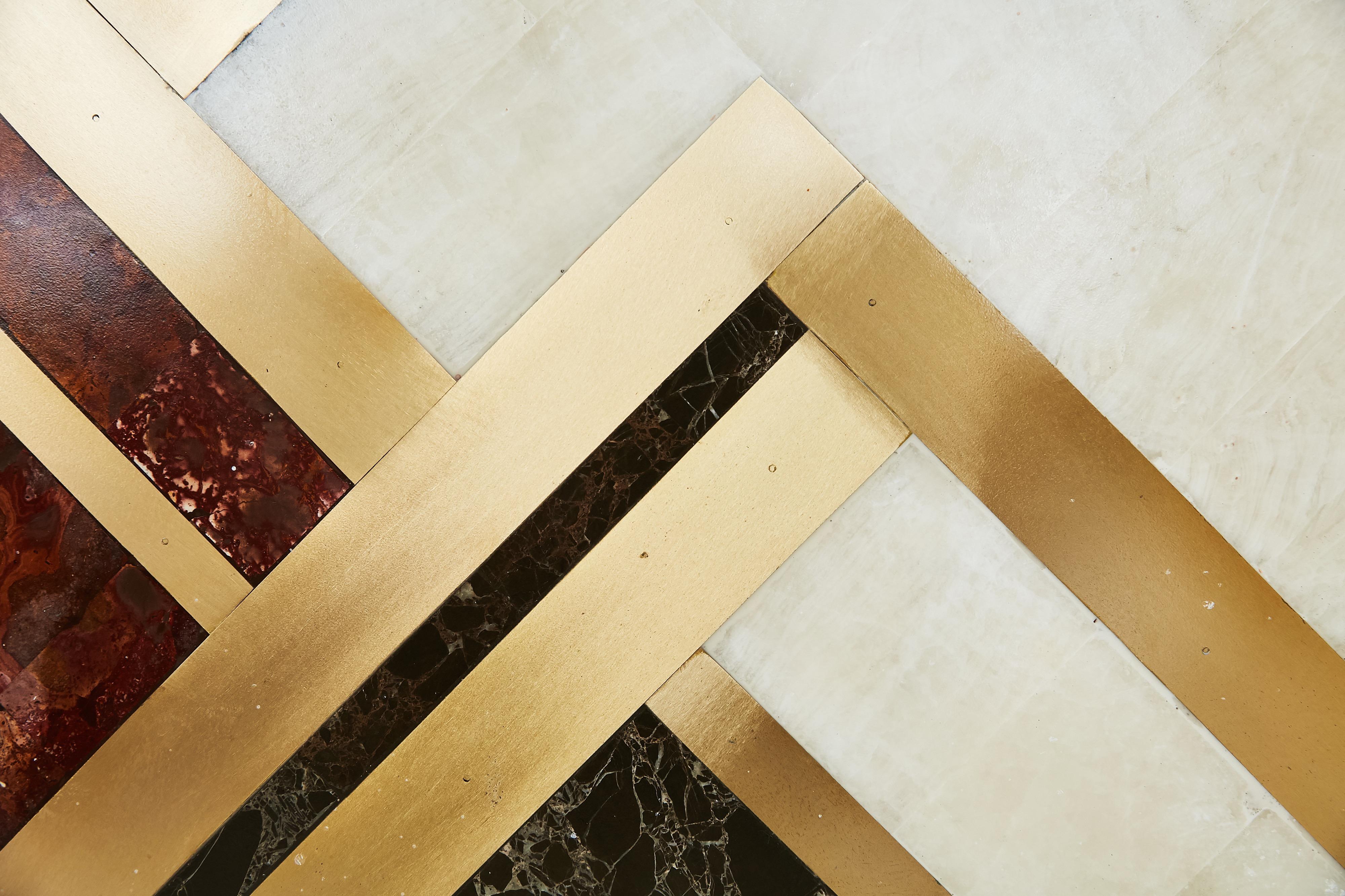 Paravento geometrico personalizzato in marmo e ottone da Viceroy Miami in vendita 7