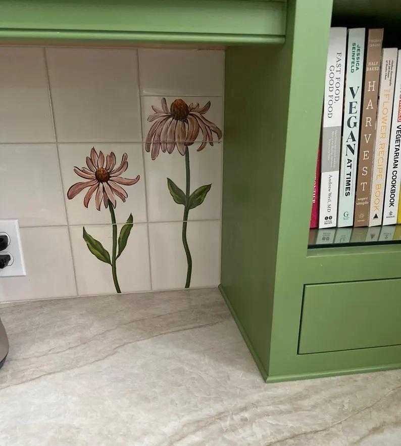 Maßgefertigter Backsplash aus Küchefliesen – handbemalte portugiesische Kacheln Azulejos (Moderne) im Angebot