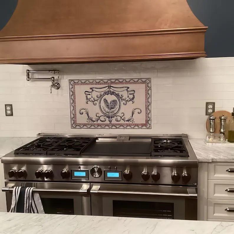 Maßgefertigter Backsplash aus Küchefliesen – handbemalte portugiesische Kacheln Azulejos (Portugiesisch) im Angebot