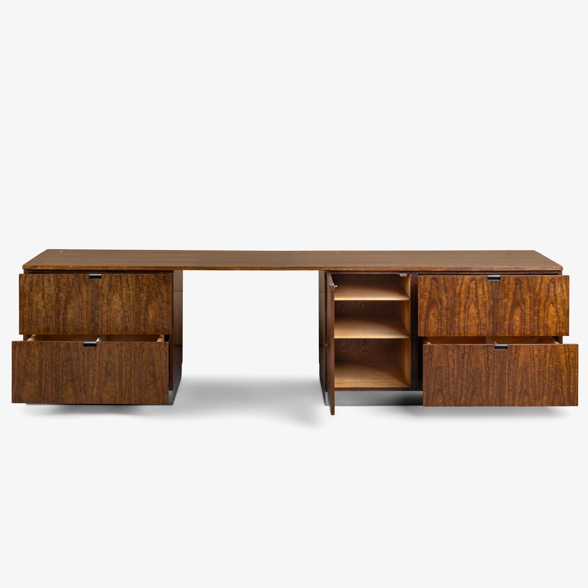 Custom Knoll 9' Executive Credenza Desk in Walnut & Chrome In Good Condition For Sale In Stamford, CT