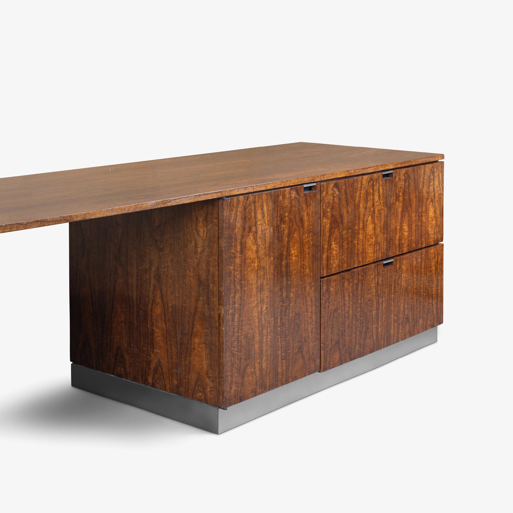 Custom Knoll 9' Executive Credenza Desk in Walnut & Chrome For Sale 4