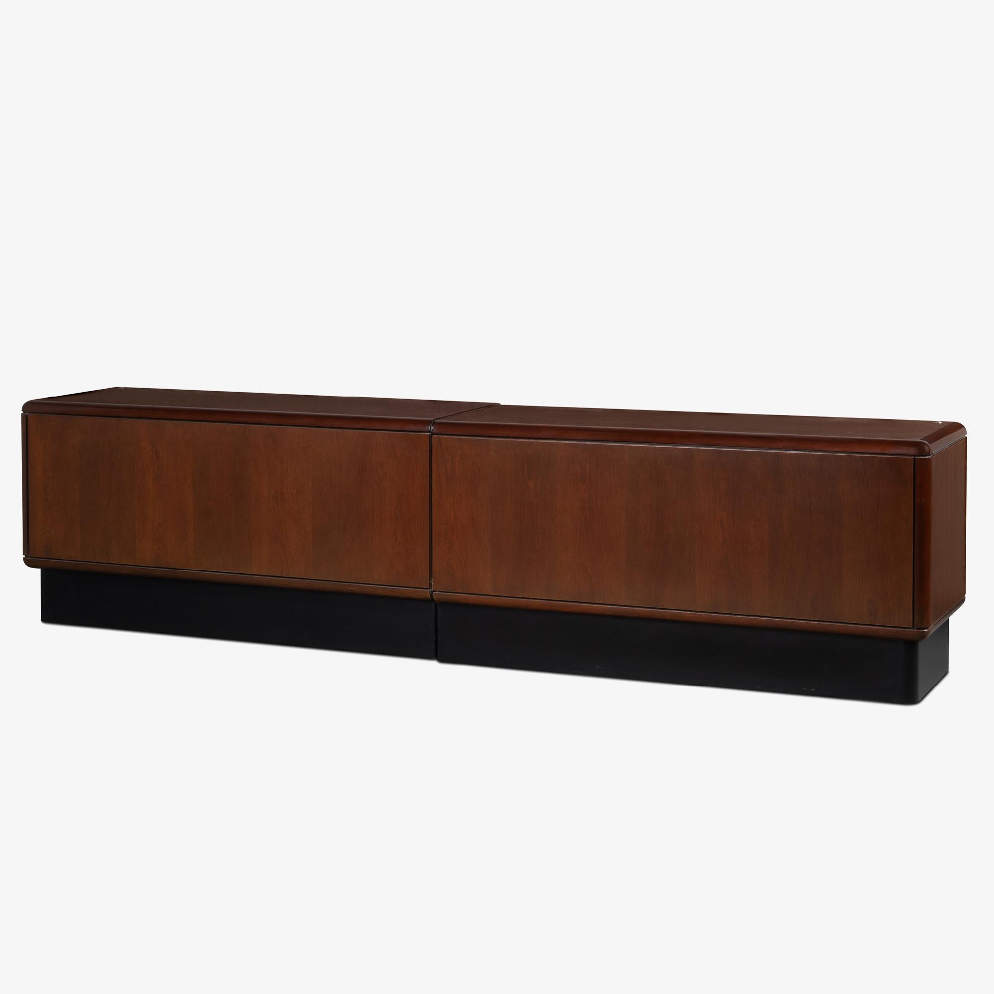Credenza Knoll a medida en caoba y cromo en venta 1