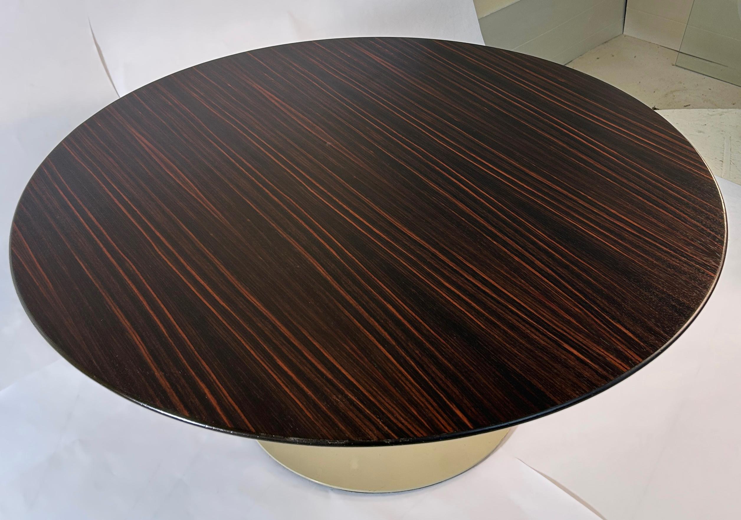 Mid-Century Modern Table basse en ébène fabriquée sur mesure par Knoll en vente