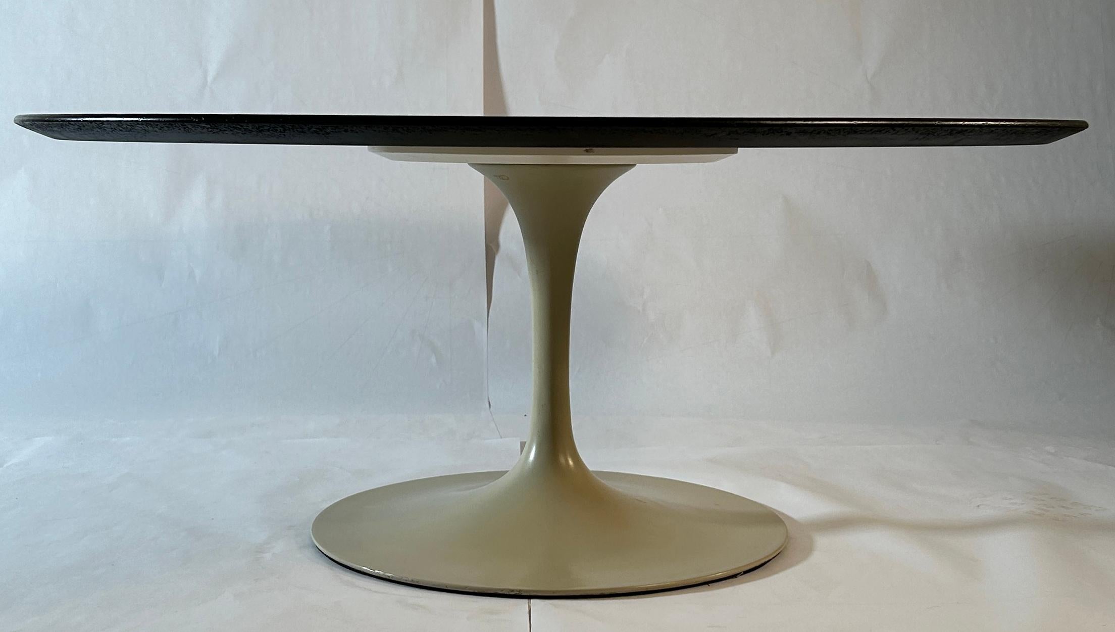 Table basse en ébène fabriquée sur mesure par Knoll Excellent état - En vente à South Charleston, WV