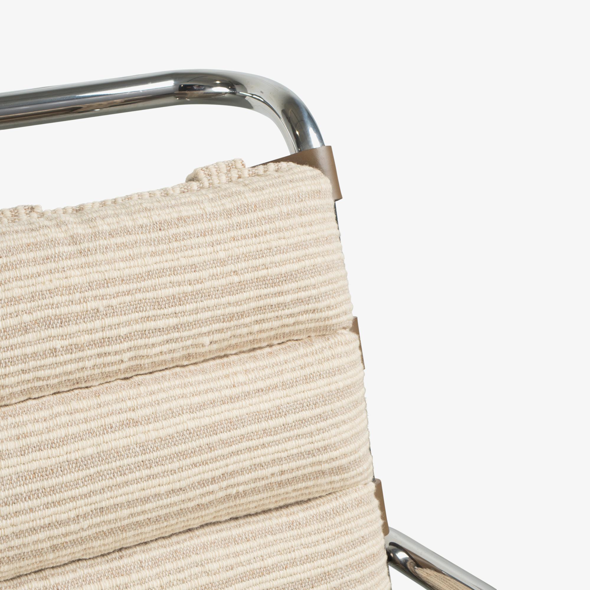 Chaises longues Knoll Lounge Chairs en laine par Ludwig Mies van der Rohe, deux par deux en vente 4