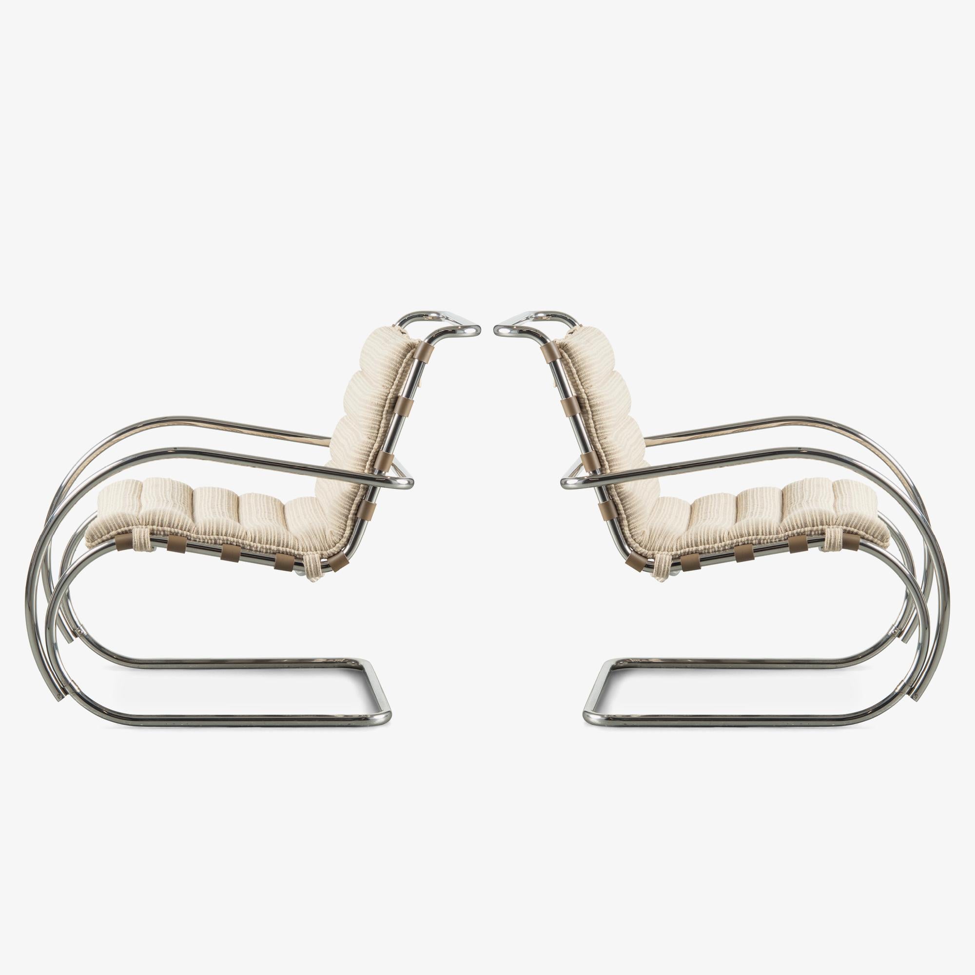 Mid-Century Modern Chaises longues Knoll Lounge Chairs en laine par Ludwig Mies van der Rohe, deux par deux en vente
