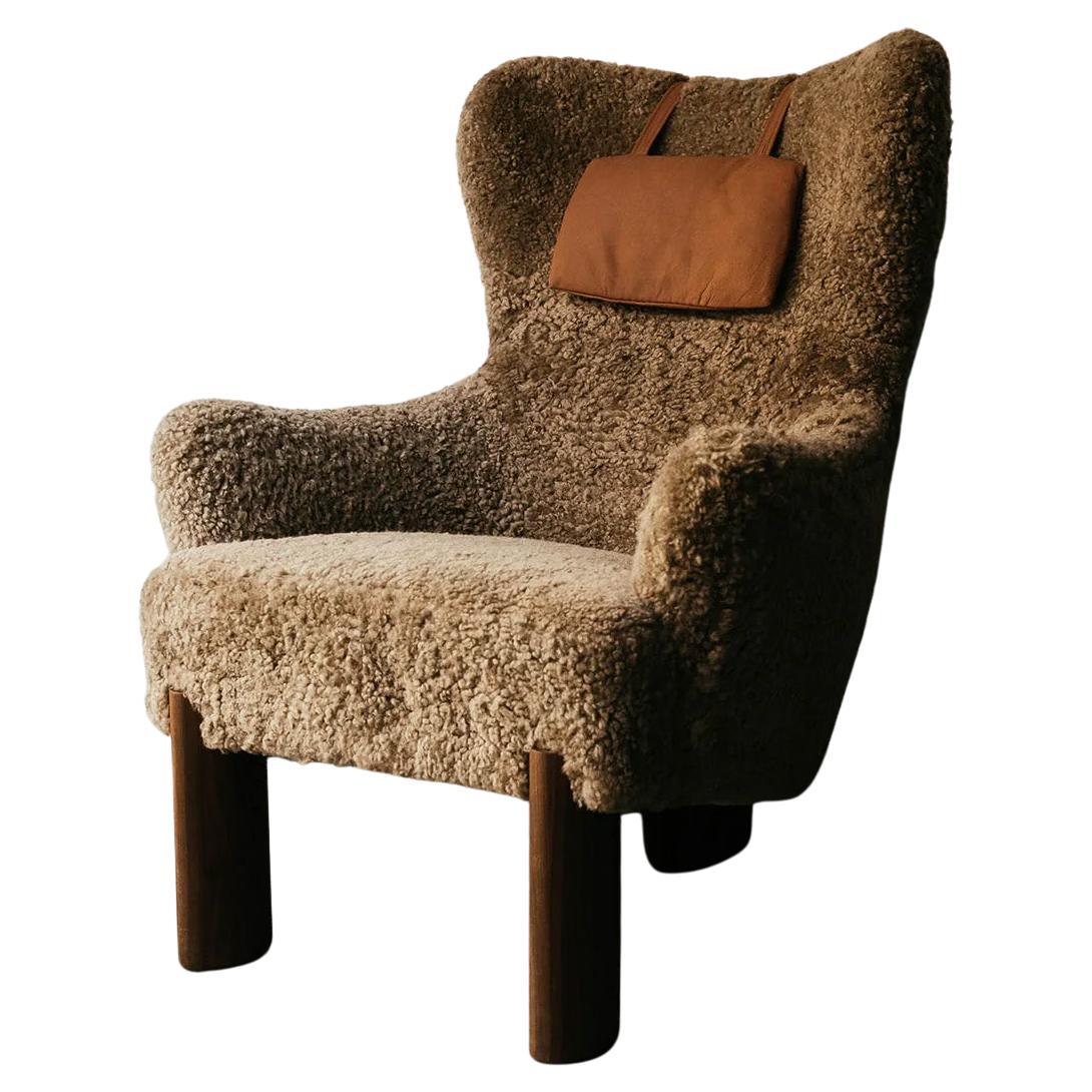 Maßgefertigter Kyuka-Stuhl mit Holz- und Lederdetails im Angebot