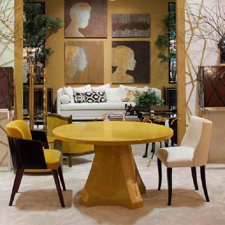 Legno Tavolo da pranzo laccato personalizzato con base a piedistallo geometrica sfaccettata. in vendita