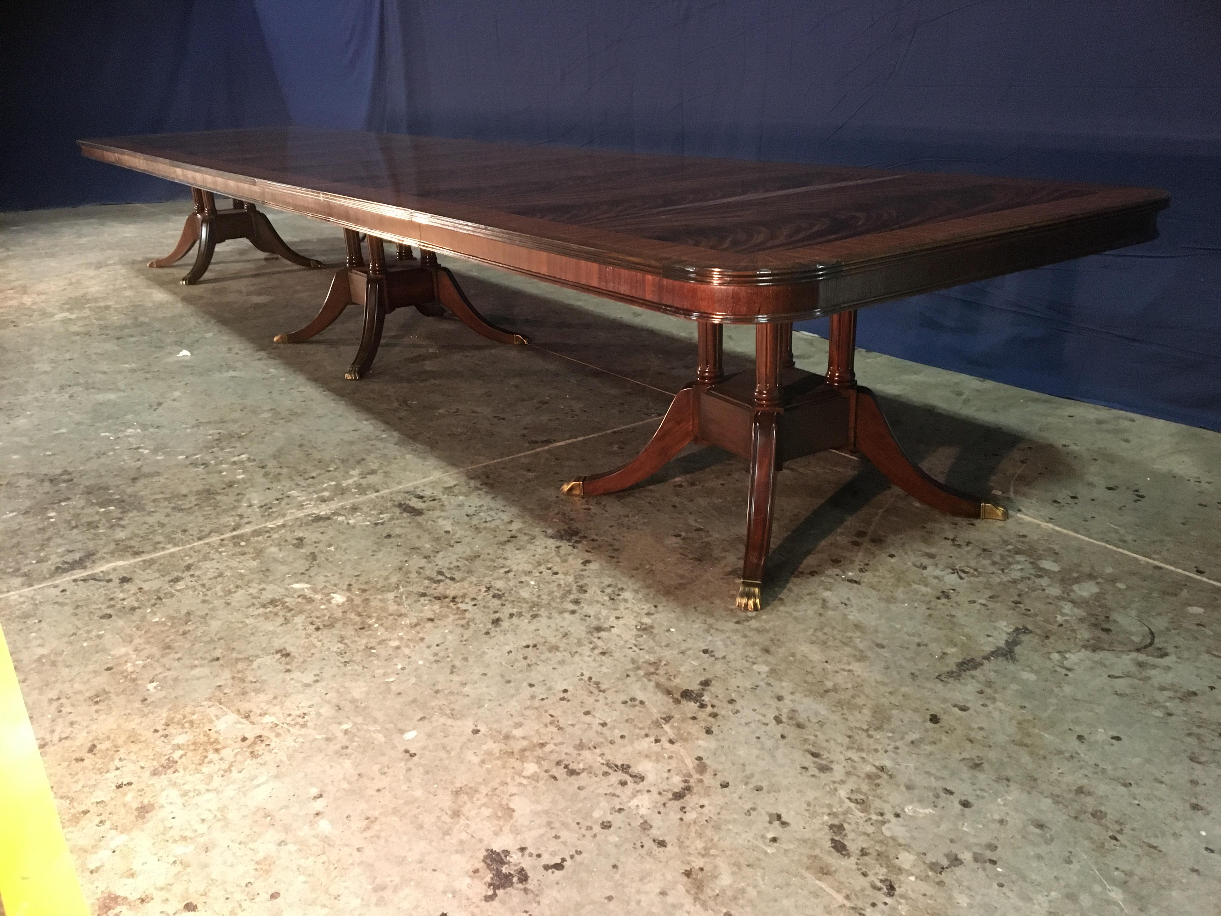 Sur mesure 20 ft. Grande table à manger de banquet en acajou par Leighton Hall en vente 2