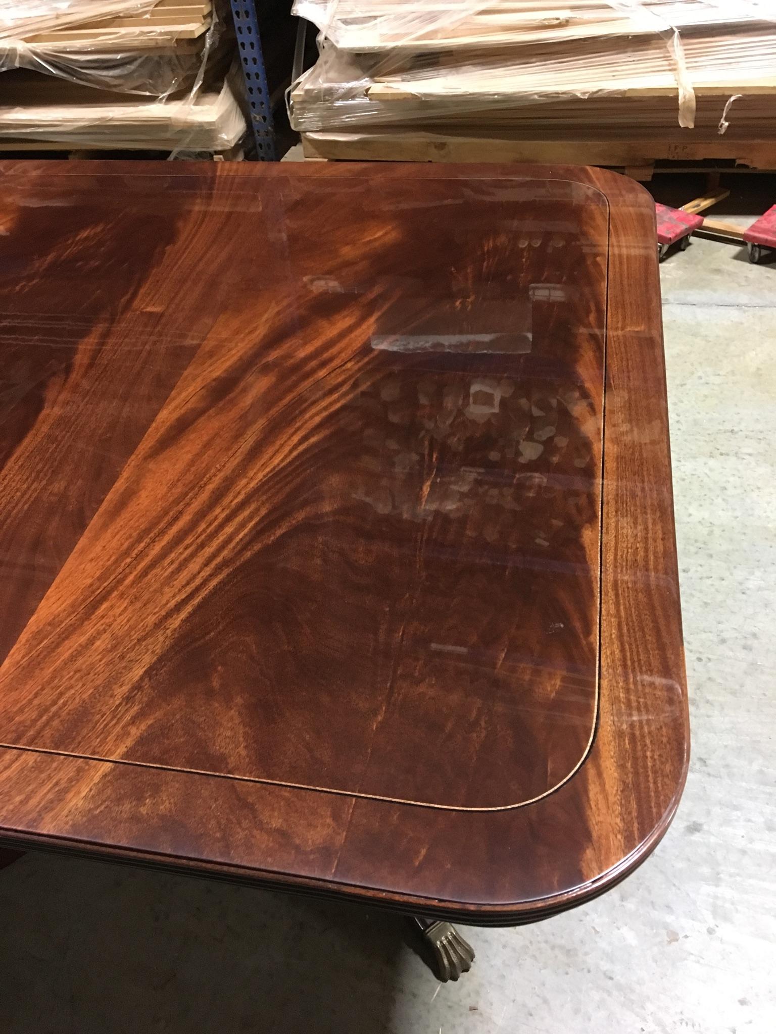 Georgien Grand modèle de 26 pieds sur mesure. Table de salle à manger de style géorgien en acajou par Leighton Hall en vente