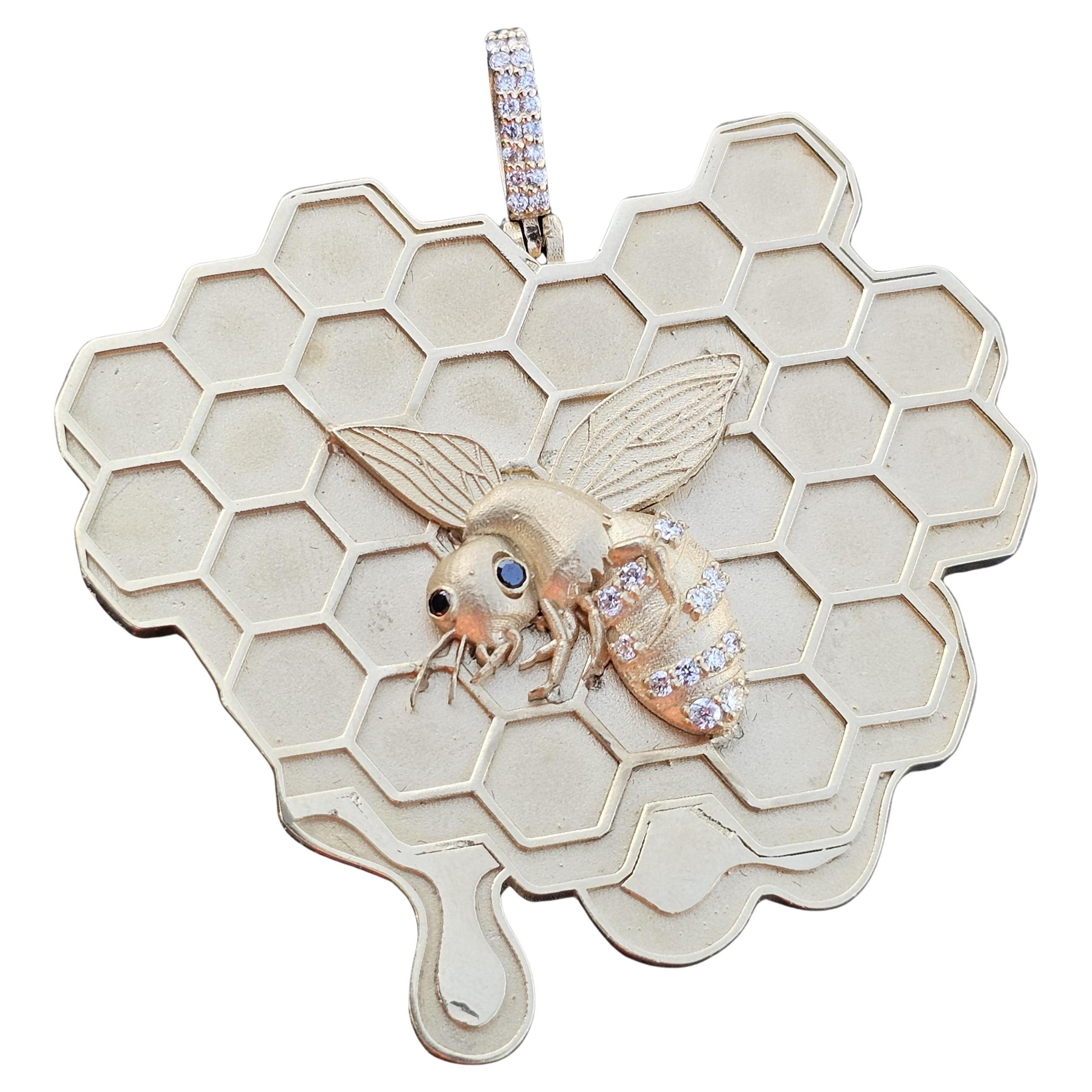 Ciondolo ape grande personalizzato su alveare a nido d'ape con diamante 3D 14k giallo 2" 22,5g