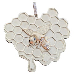 Ciondolo ape grande personalizzato su alveare a nido d'ape con diamante 3D 14k giallo 2" 22,5g