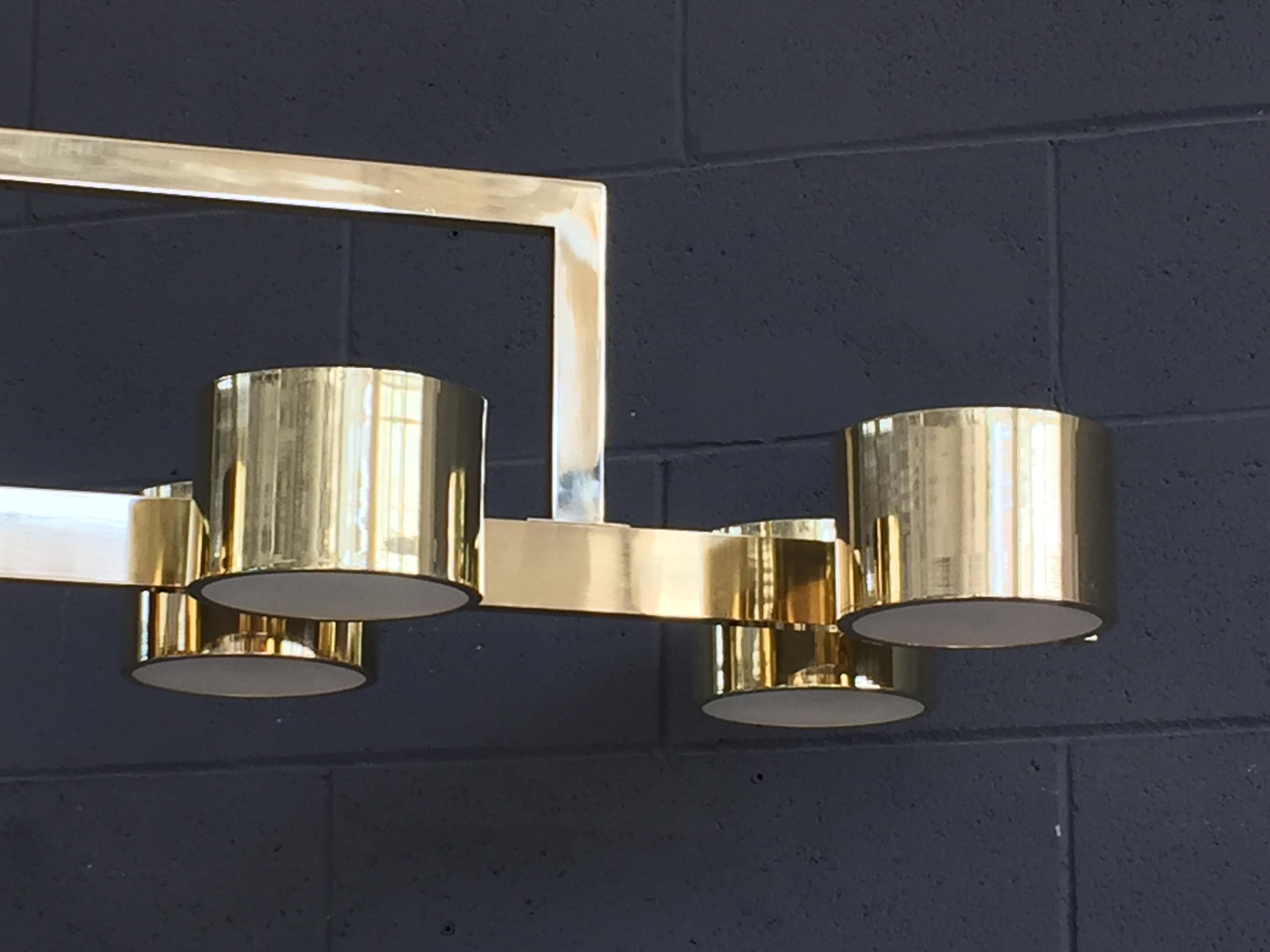 XXIe siècle et contemporain Lustre rectangulaire en laiton de style milieu de siècle, fait sur mesure en vente