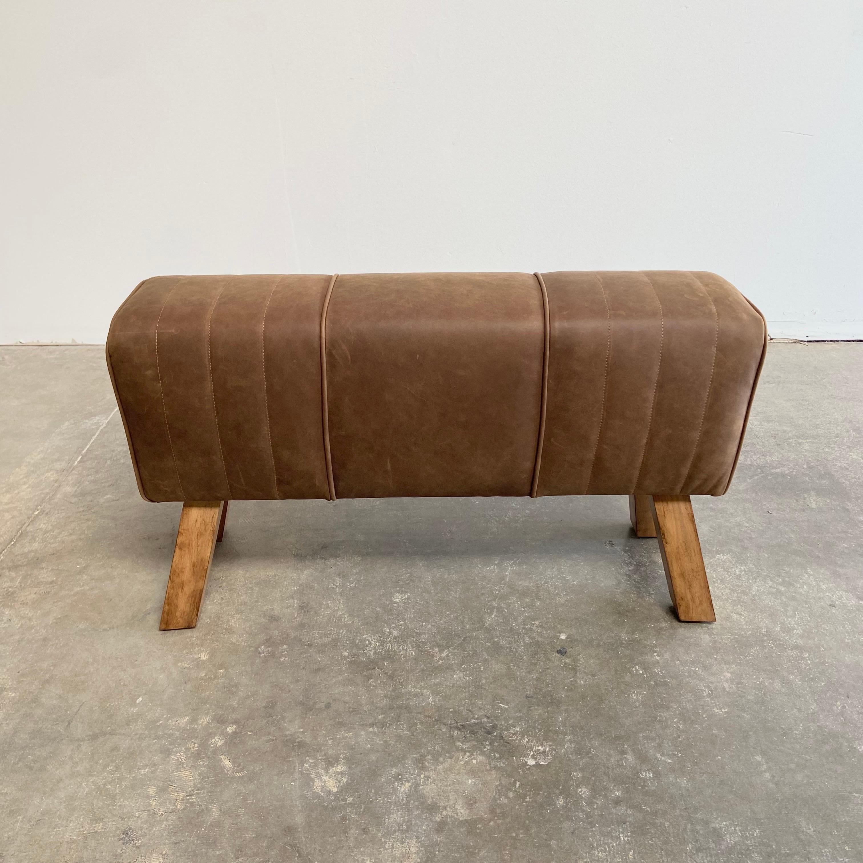 Custom leather Pommel Horse bench
Italian leather in saddle distressed finish.
Size: 39