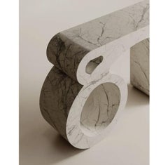 Maßgefertigte limitierte Auflage: Konsole „Prae“ in „Invisible Gray Marble“ von Esther Knopfler