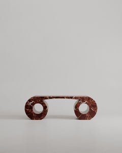 Panca "Stone Eye" in marmo Rosso Lepanto, edizione limitata personalizzata, di Esther Knopfler