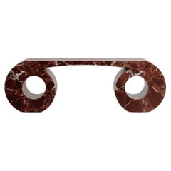 Panca "Stone Eye" in marmo Rosso Lepanto, edizione limitata personalizzata, di Esther Knopfler