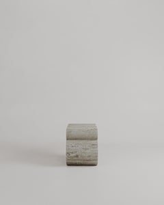Edición limitada personalizada: taburete «Prae» de mármol Travertino Silver, diseñado por Esther Knopfler