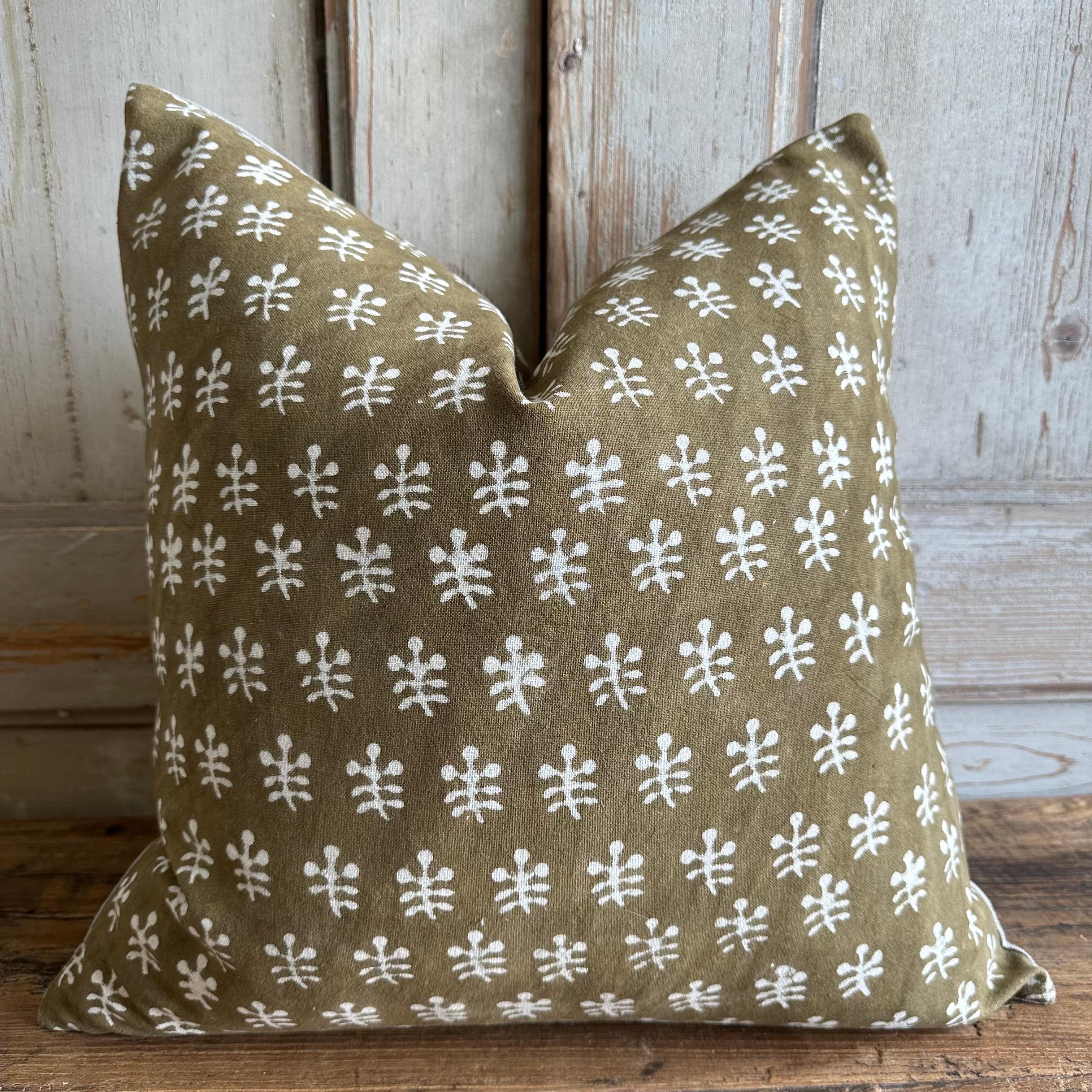 Custom Made Linen and cotton pillow with down insert
See qty available, these are one of a kind items.
The face is a pretty khaki green color with white design. The backing is a flax linen, and hidden zipper closure.
Down / Feather insert is