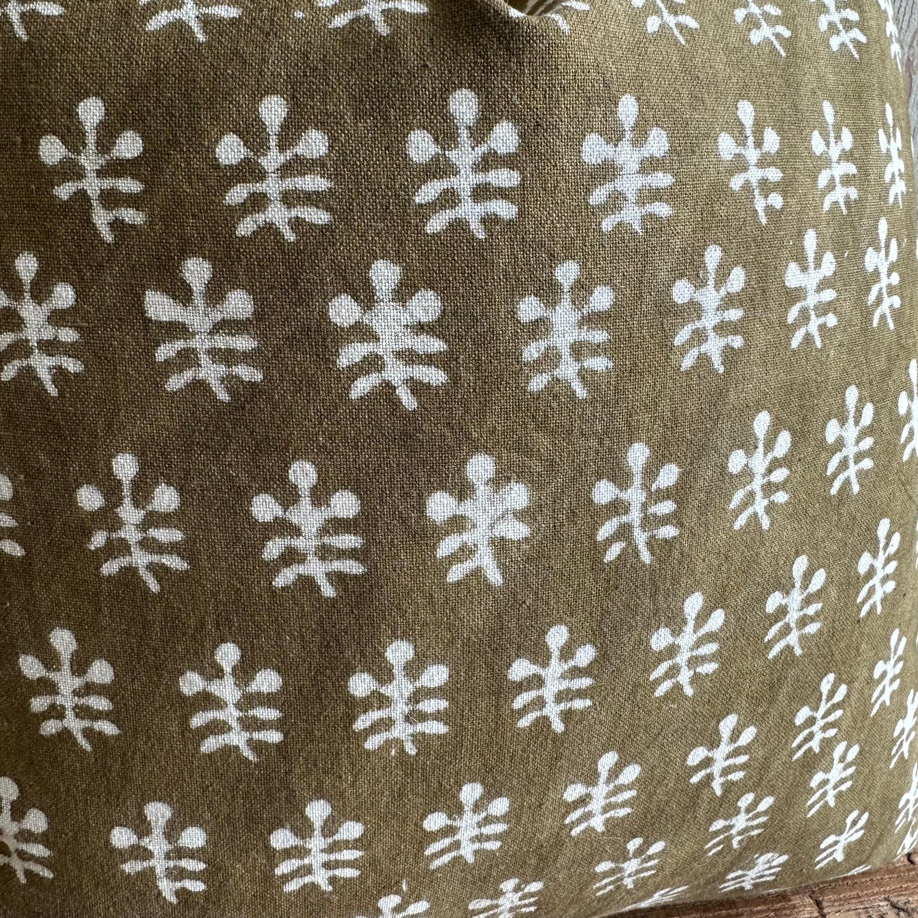 Custom Linen and Cotton Printed Accent Pillow with Down Insert In New Condition For Sale In Brea, CA