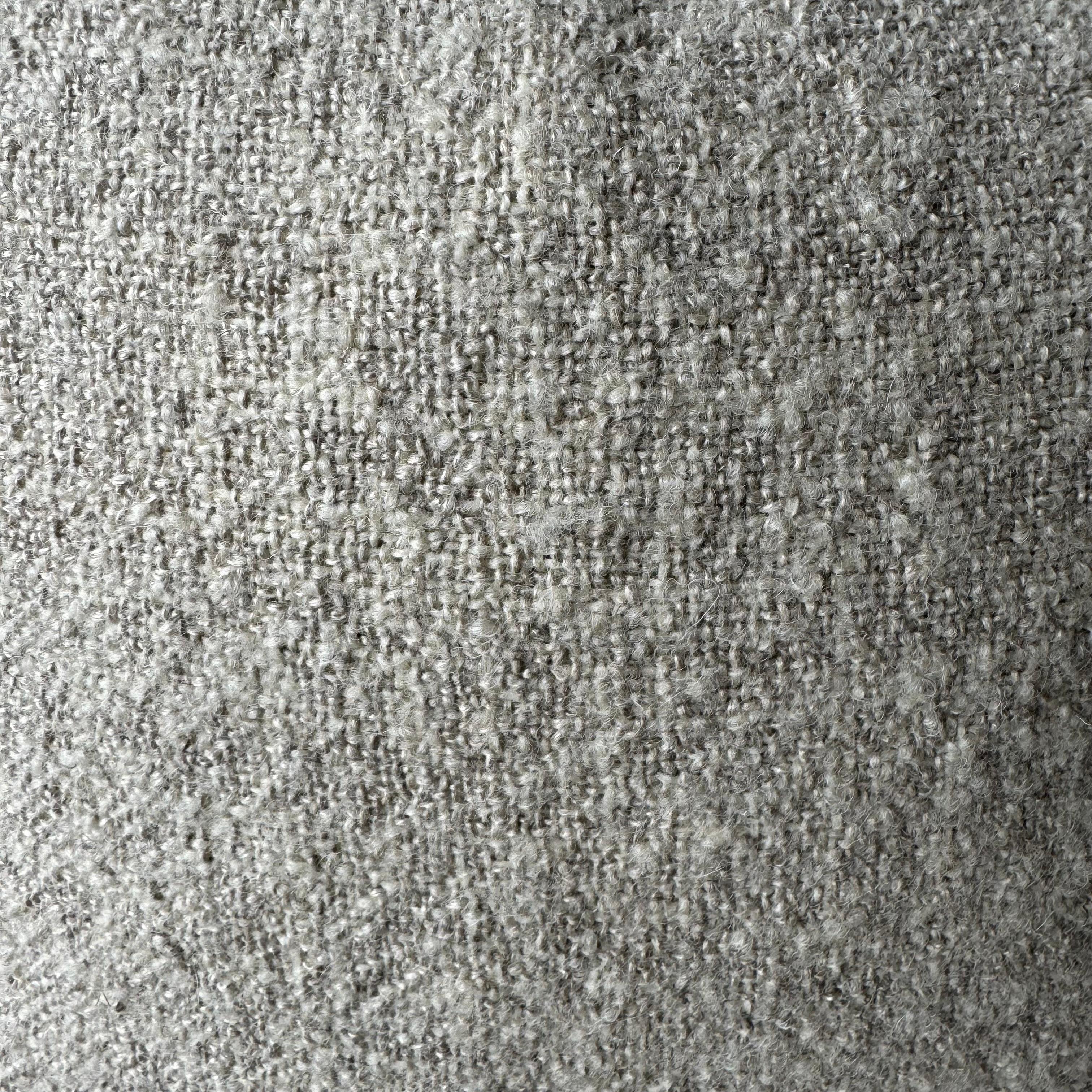 Coussin personnalisé en lin et laine en flanque avec insert de plumes de duvet Neuf - En vente à Brea, CA