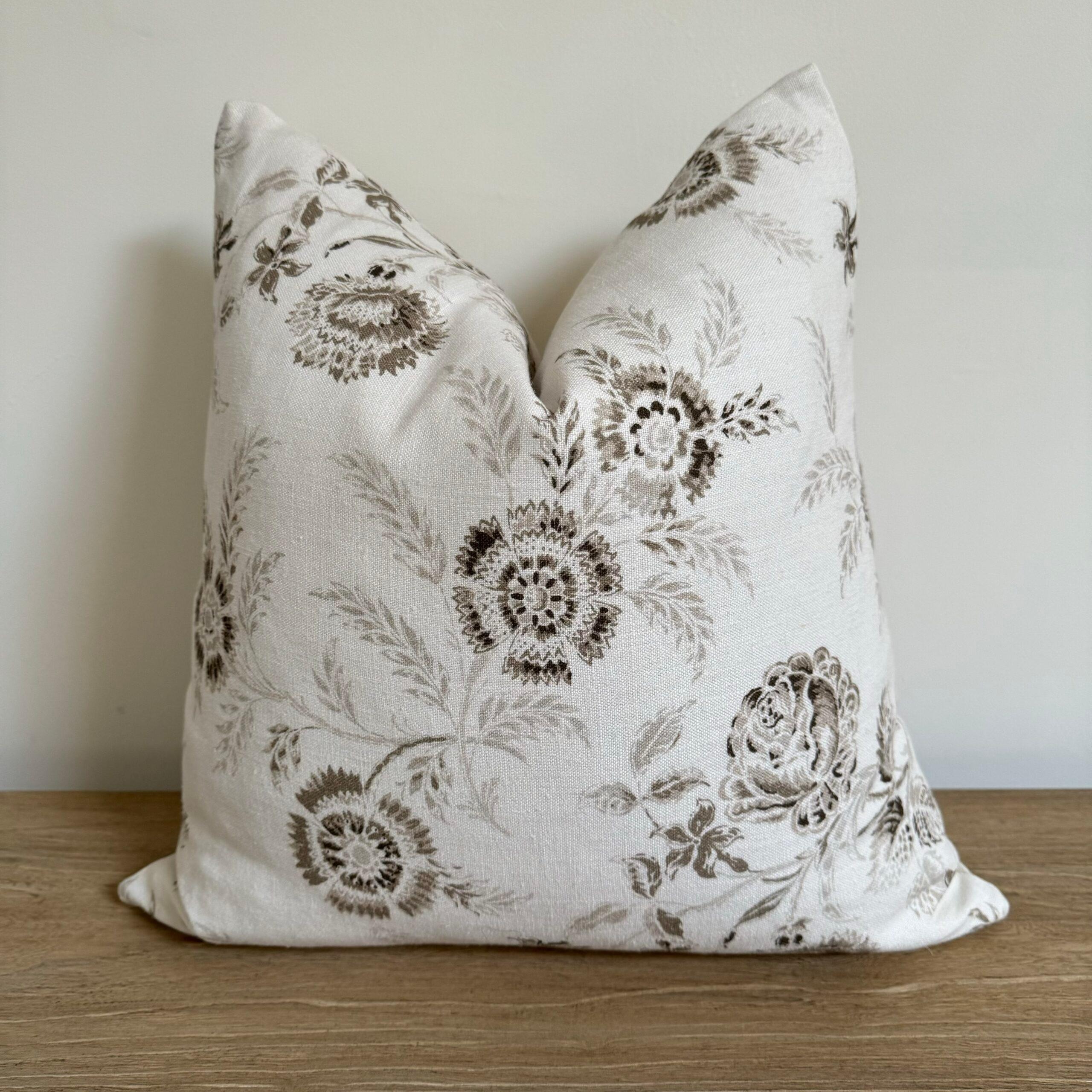 Audree Floral Linen Pillow
Custom made to order this beautiful creamy white linen features a brown tone floral motif face.
Backing in 100% belgian linen.
Antique brass zipper closure
Overlocked seams
Includes down / feather insert.
Care: can be