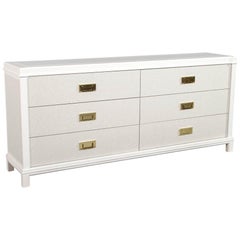 Maßgefertigter TV-Schrank mit Leinenfront und eingebautem Lift