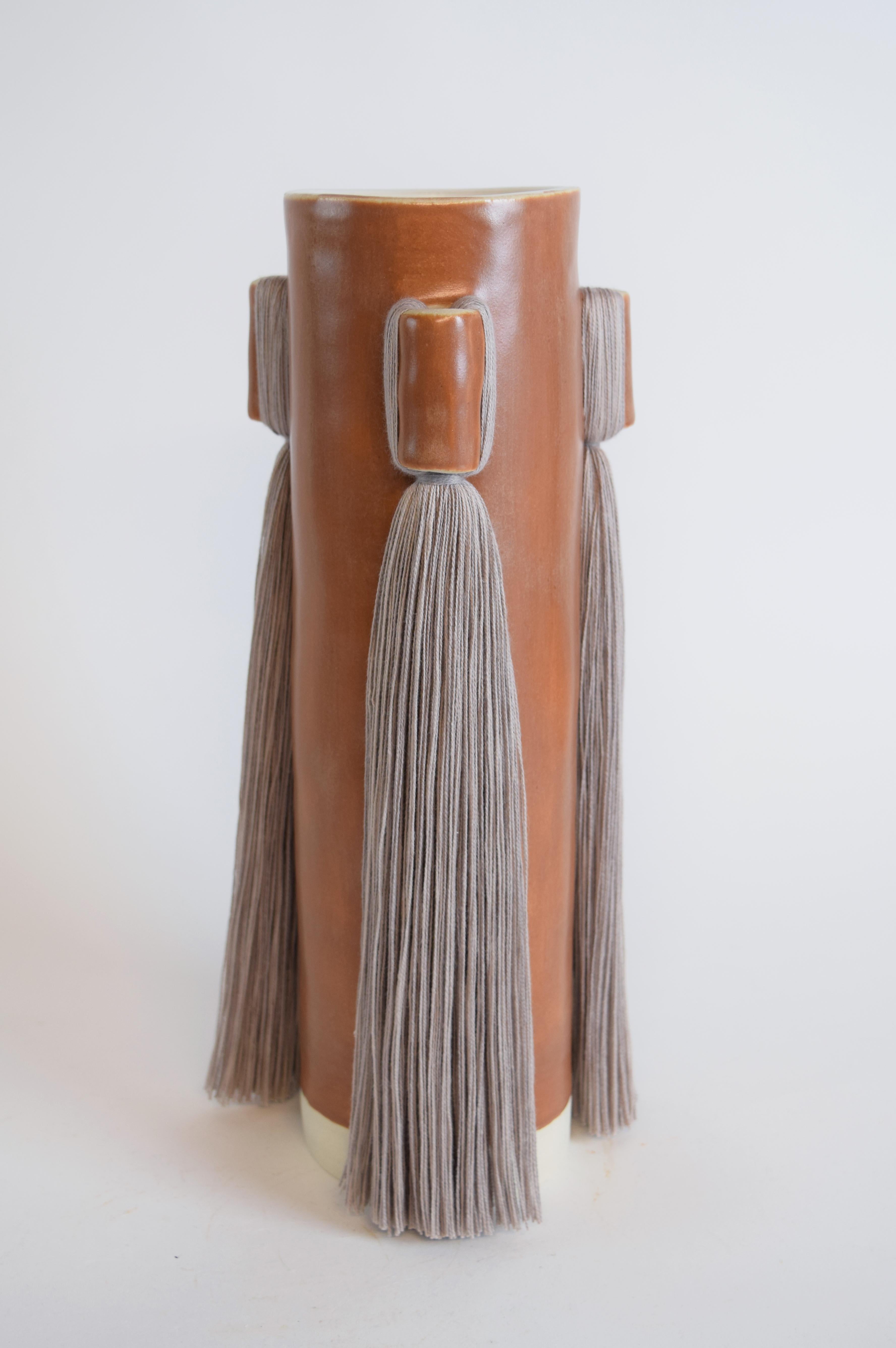 XXI secolo e contemporaneo Elenco personalizzato 16pcs Vaso di ceramica fatto a mano #695 in verde in vendita