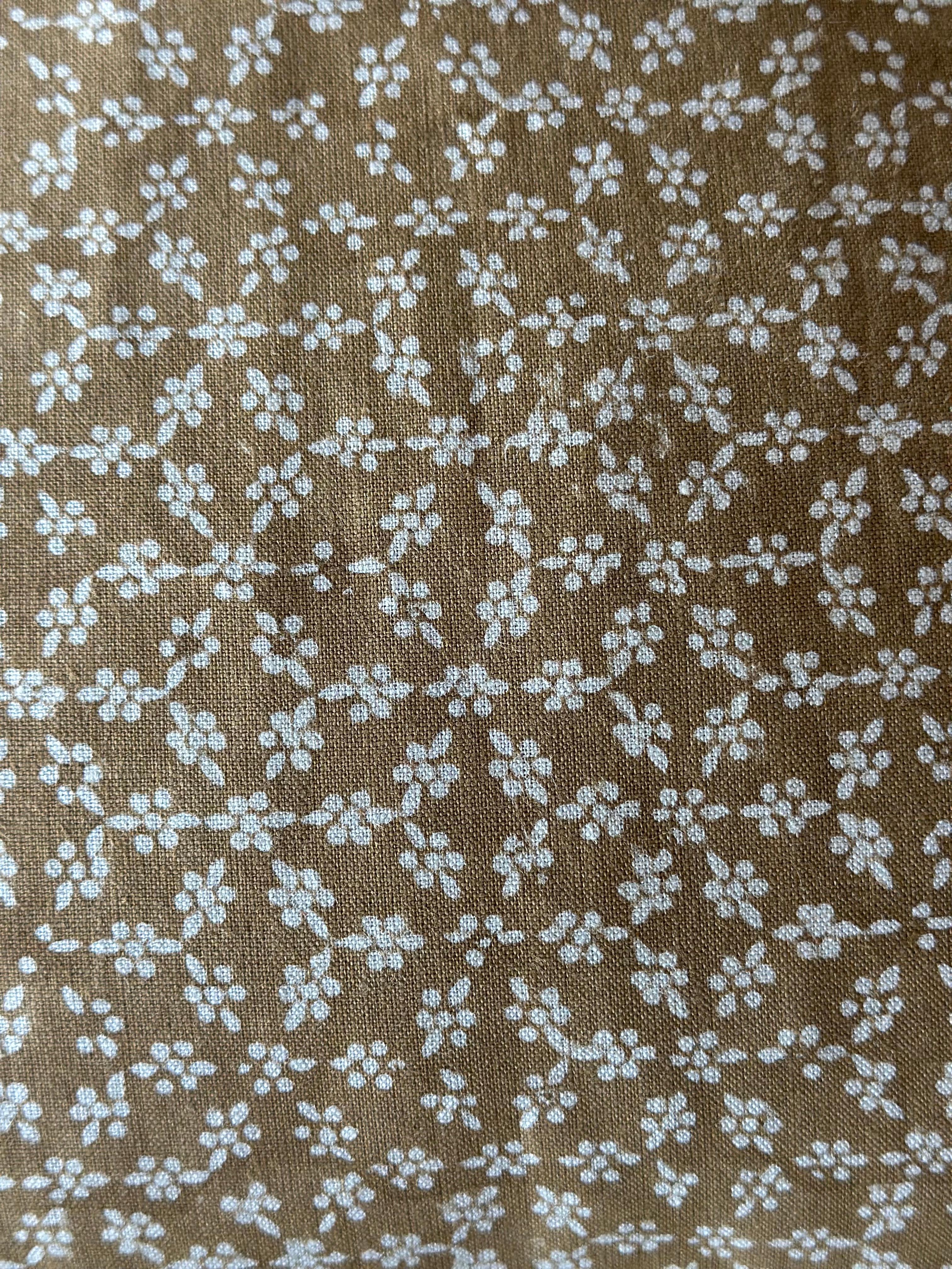 Coussin en lin à fleurs de Terri/Auburn avec insert de plumes de duvet en vente 1