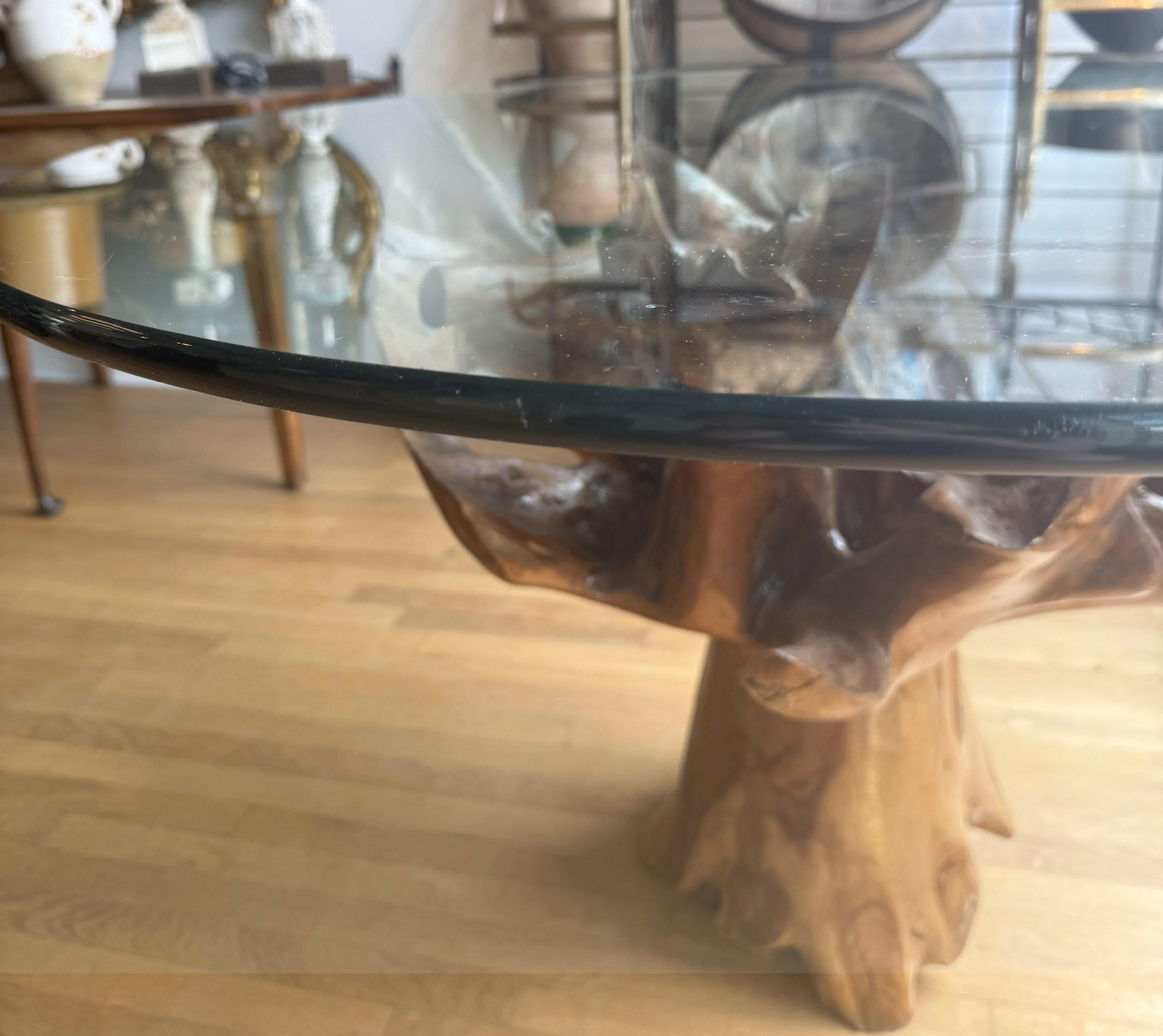 Individueller Esstisch aus Zedernholz und Glas von Hastening Designs, 2025 (Geschnitzt) im Angebot