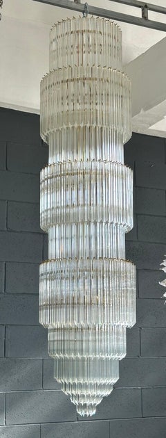 Lustre en verre cylindrique étoilé de Murano, à longs étages, réalisé sur mesure par Adesso