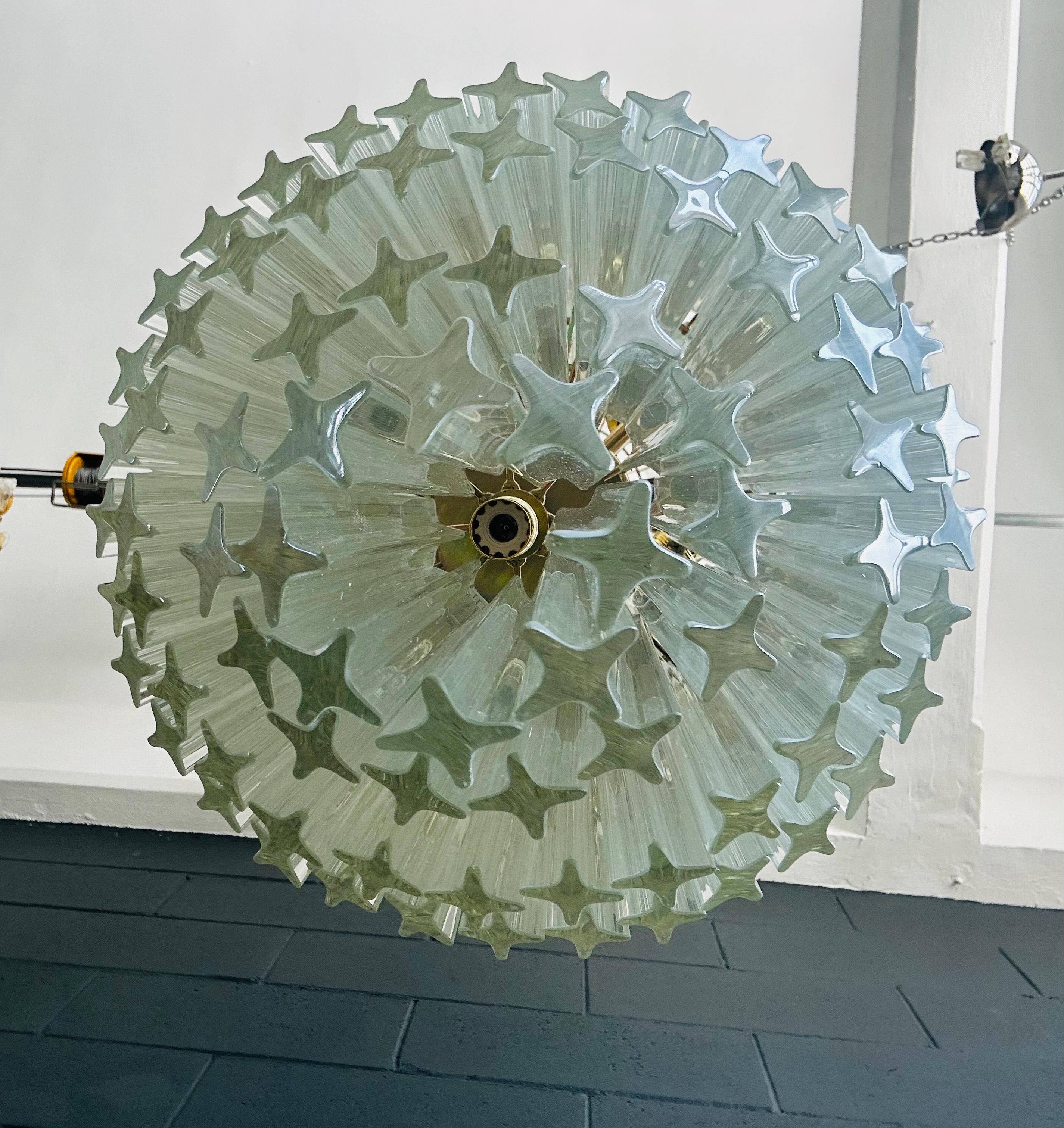 Lampadario di Murano personalizzato a più livelli con vetro cilindrico a forma di stella In condizioni Nuovo in vendita a Los Angeles, CA