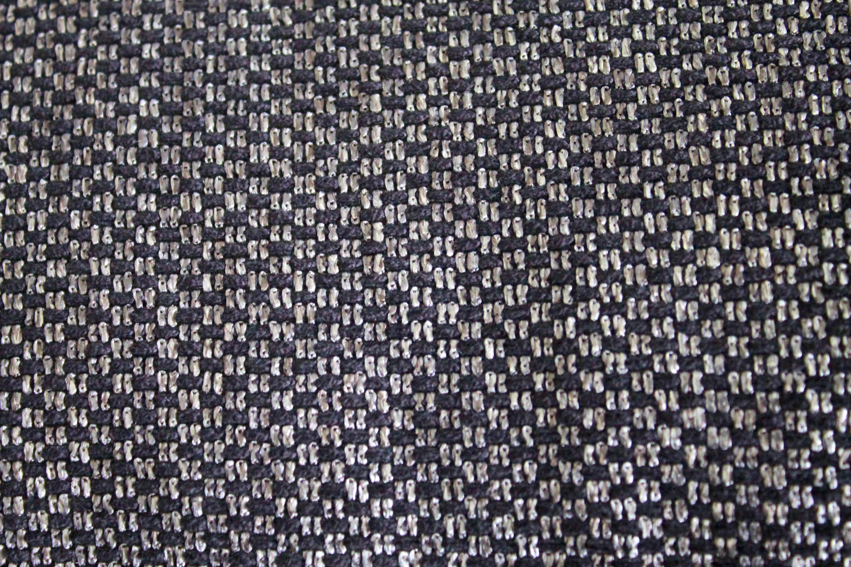 Maßgefertigtes Lendenkissen aus schwarzem und silbergrauem gewebtem Stoff (21. Jahrhundert und zeitgenössisch) im Angebot