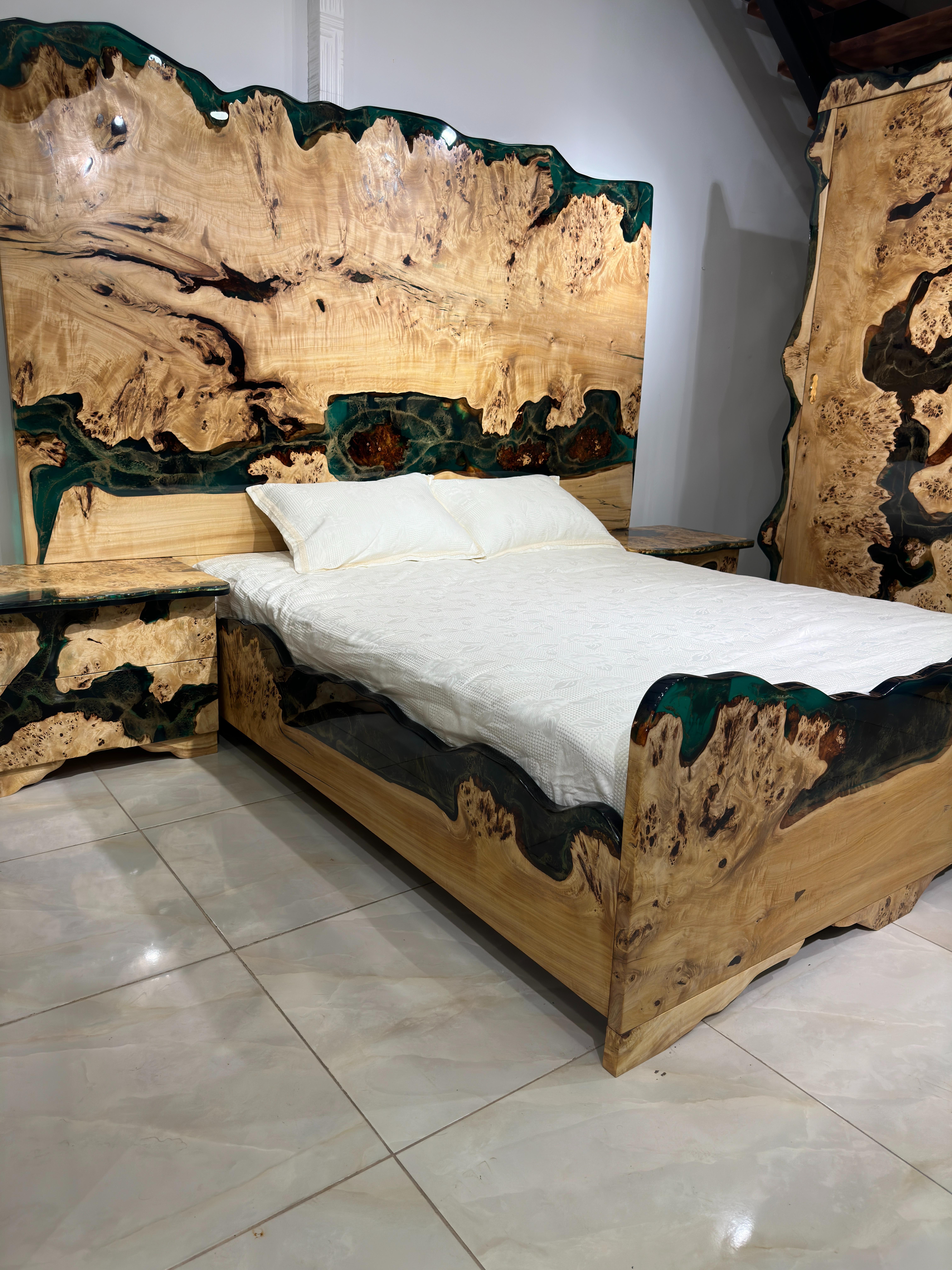 Custom Luxury Natural Wood Epoxy Bedroom Set In New Condition For Sale In İnegöl, TR