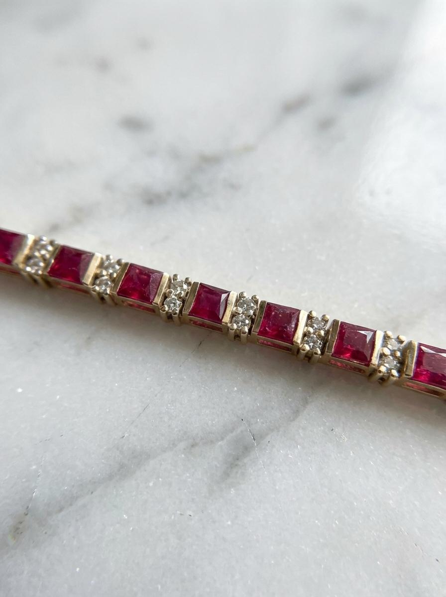 Custom-Made 18K Yellow Gold Ruby and Diamond Line Bracelet Excellent état - En vente à Chicago, IL
