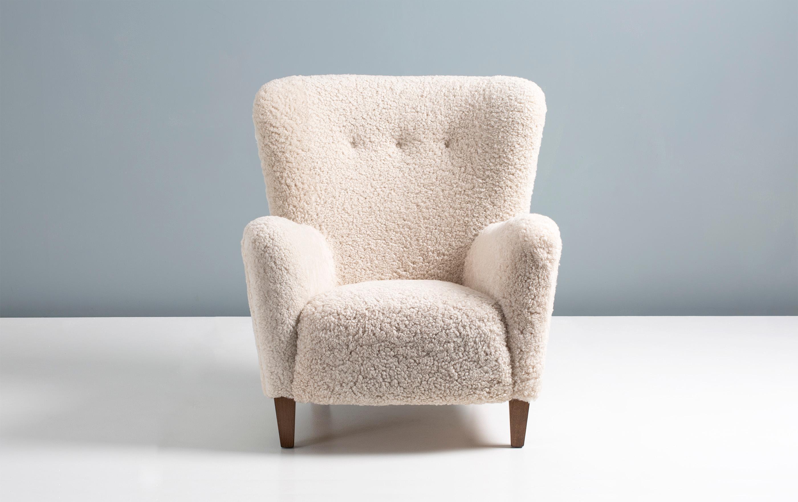 Fauteuil To-Ryo fabriqué sur mesure par Dagmar Design/One

Un fauteuil sur mesure développé et produit dans nos ateliers à Londres en utilisant des matériaux de la plus haute qualité. Le cadre est fabriqué en bois de tulipier massif et l'assise est