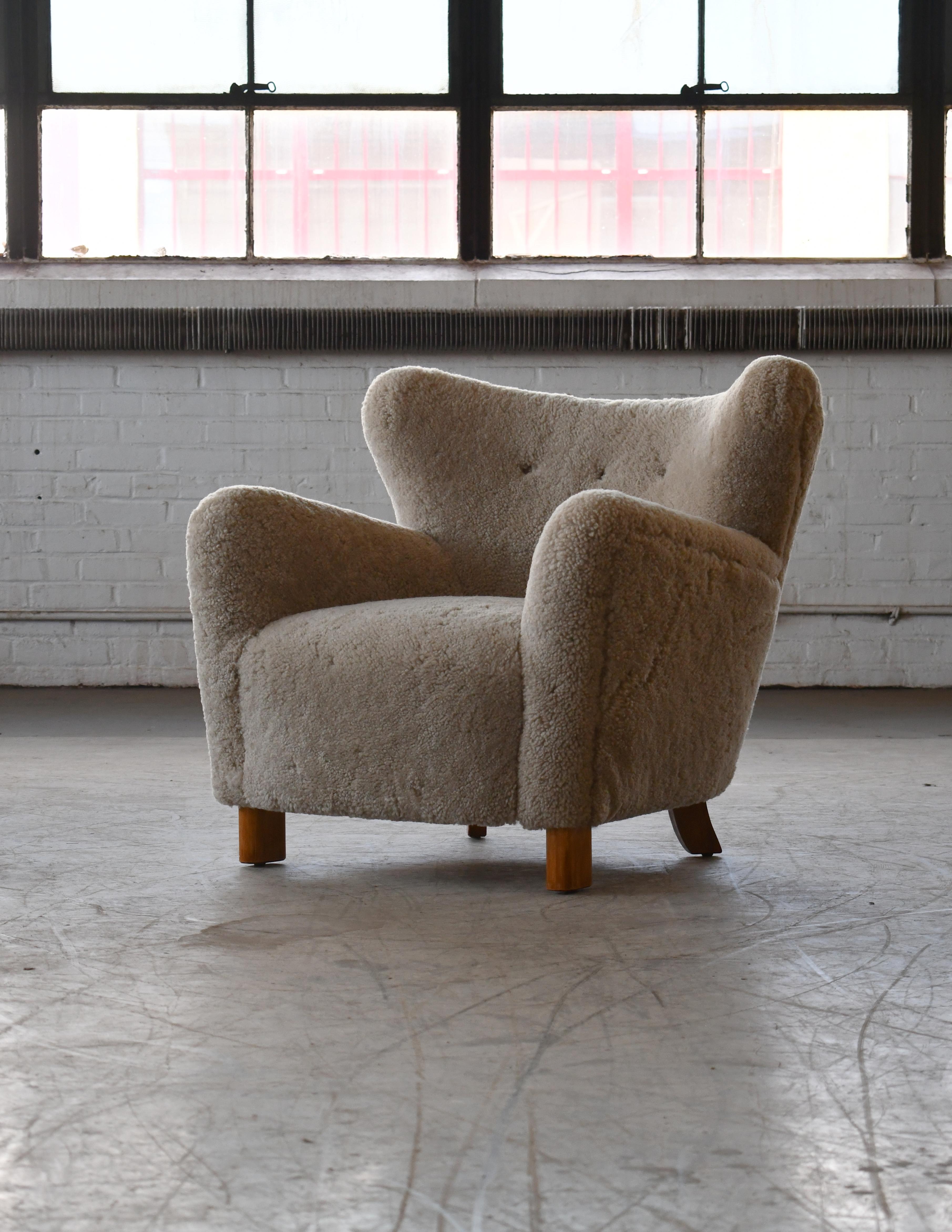 Custom Made 1940's Style Lounge Chair Upholstered in Beige Sheepskin Shearling For Sale 3