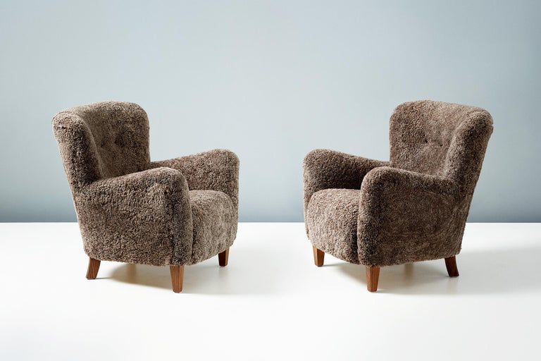 Custom Made 1940s Style Sheepskin Lounge Chairs In New Condition For Sale In London, GB